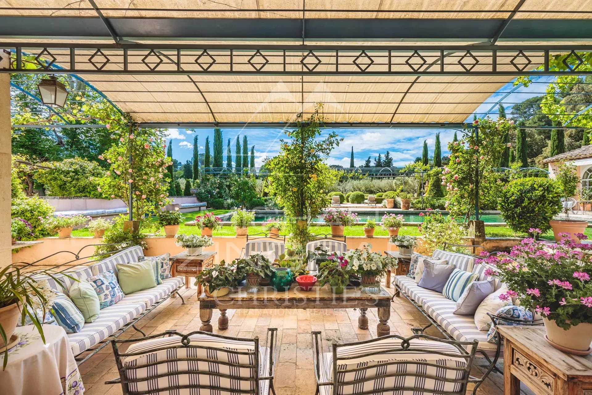 Luxueuse propriété avec jardin paysager près de Saint Rémy de Provence