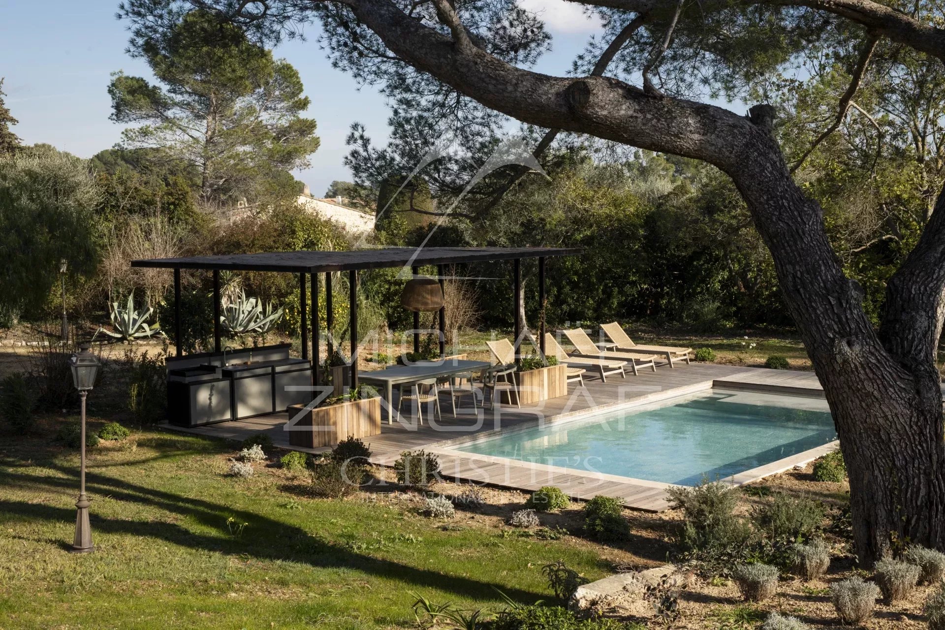 In der Nähe von Mougins - Wohngebiet, charmantes Bauernhaus aus Stein