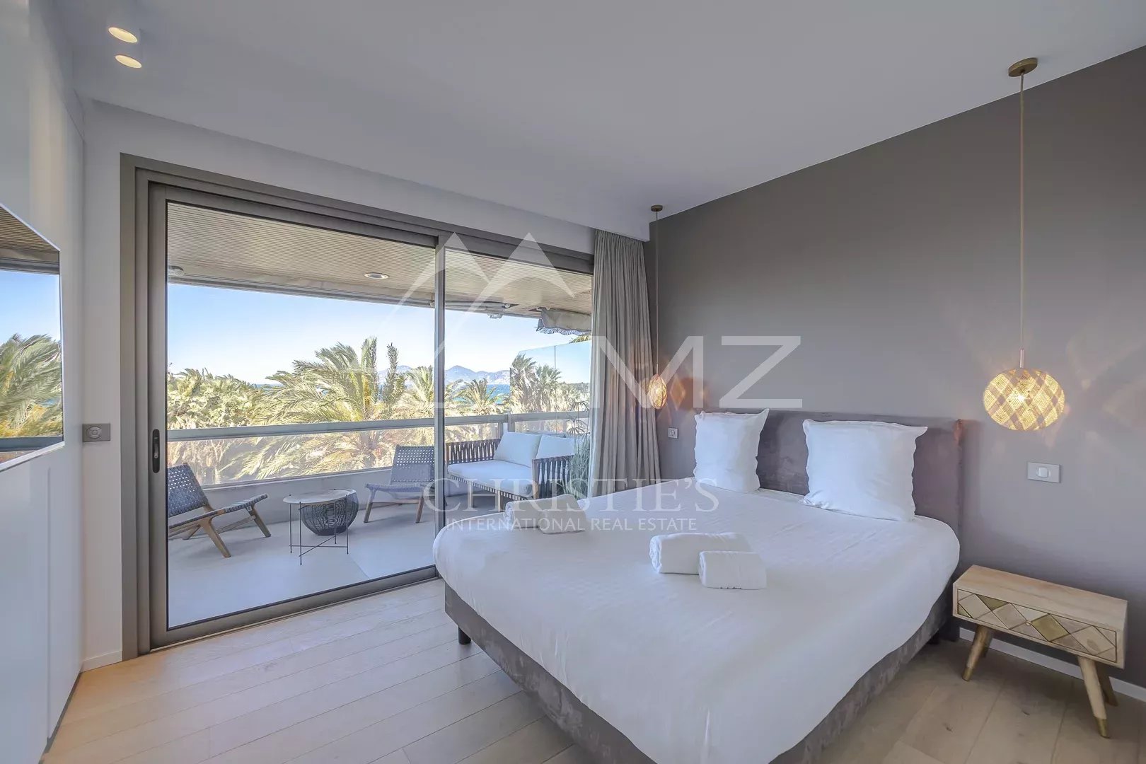 Cannes - Croisette - 3 bedrooms apartment