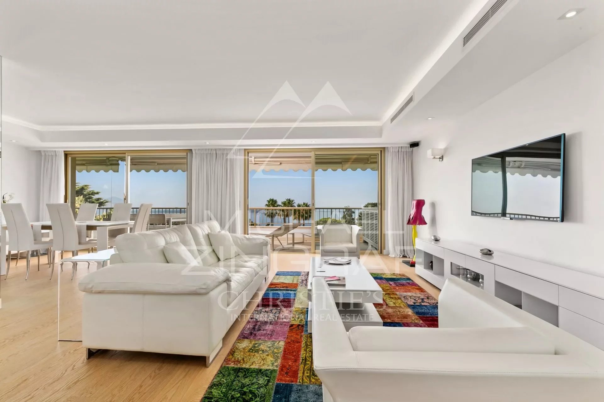 SOLE AGENT: Magnificent contemporary apartment