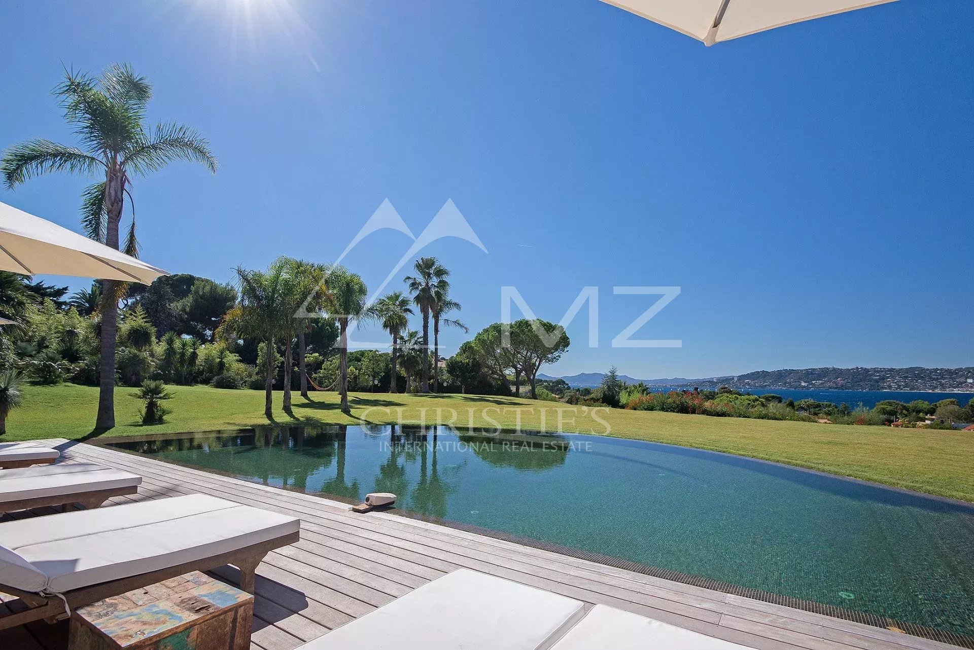 Cap d'Antibes - Rare contemporaine villa neuve