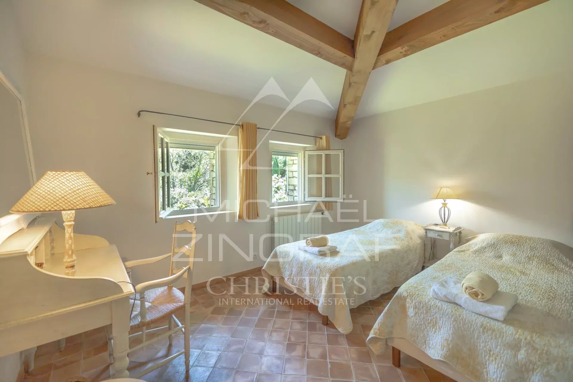 Charming stone farmhouse near Bonnieux village center