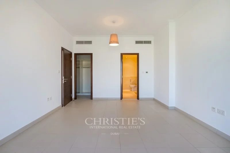 Full Burj Khalifa Views | Upgraded Kitchen | 2 bed