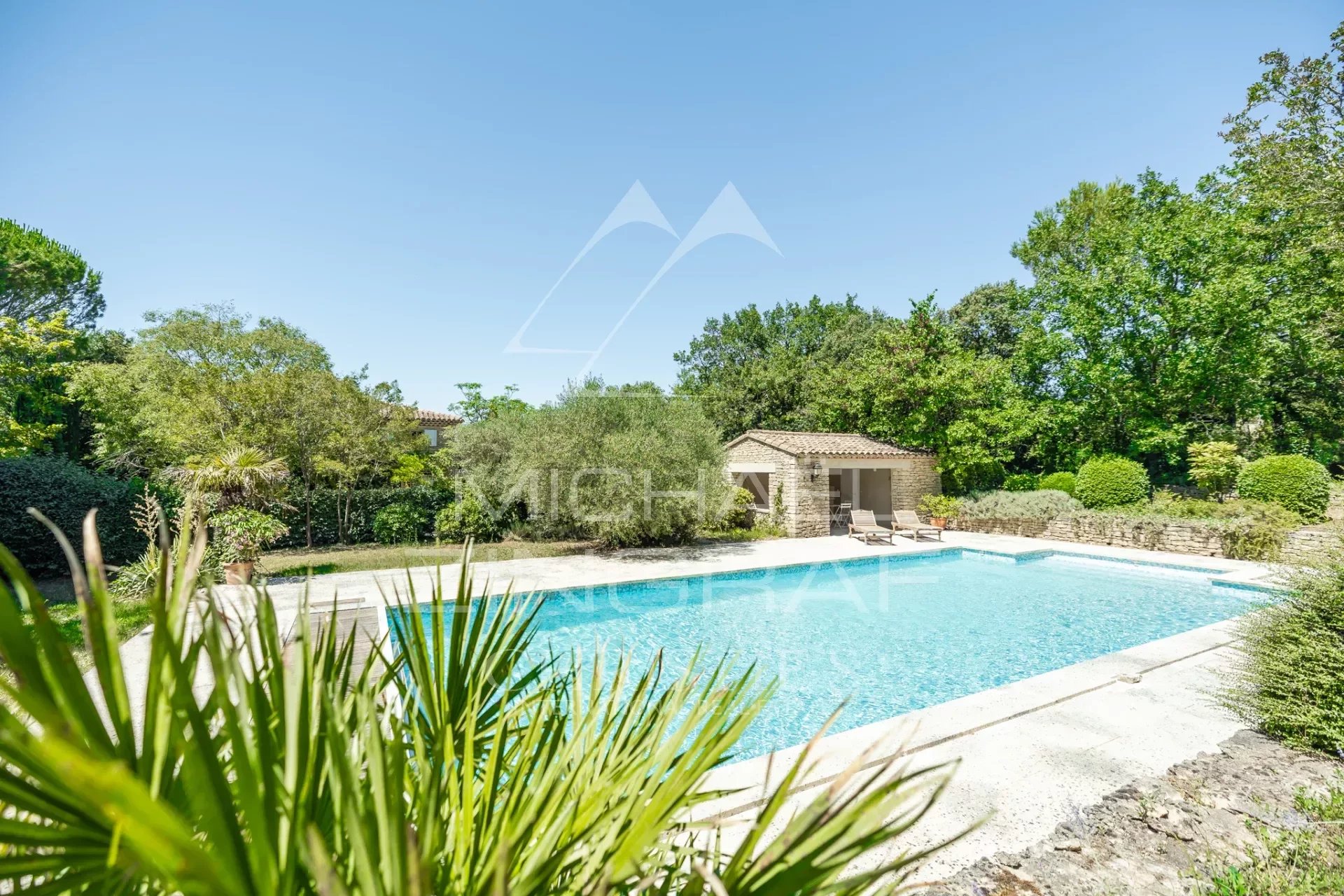 Charming stone farmhouse near Bonnieux village center