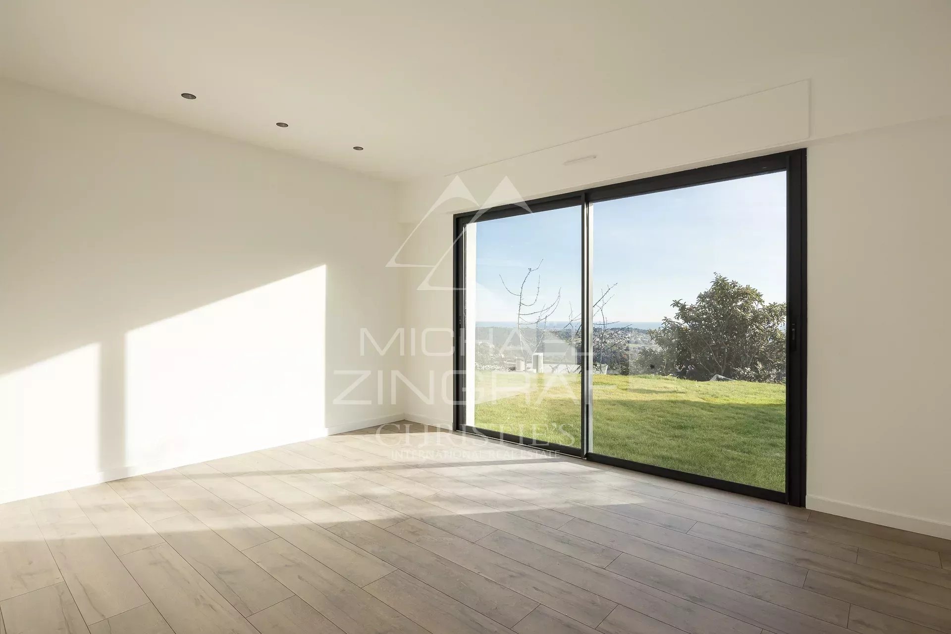 Modern property with panoramical sea and mountain view