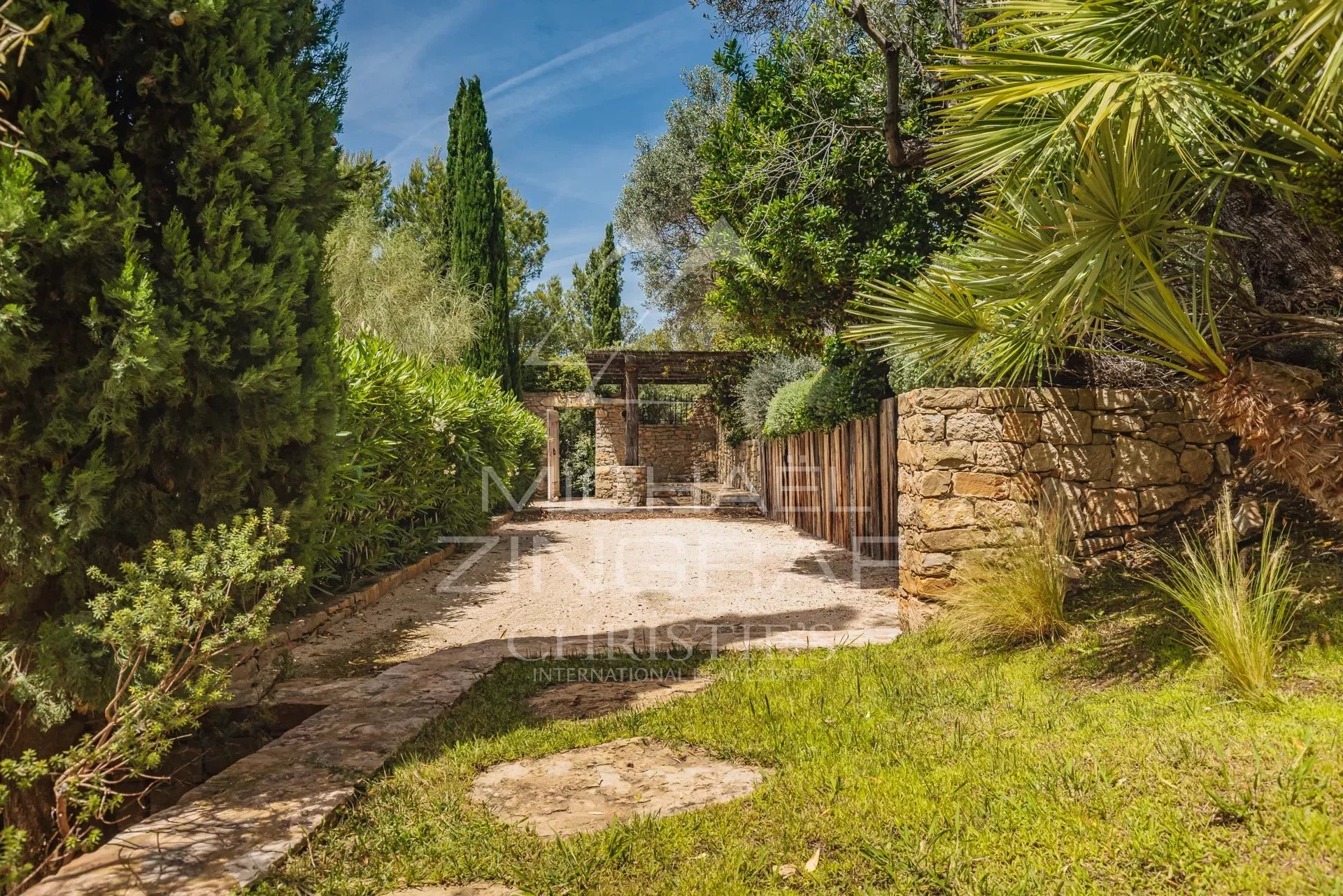 Villa dans domaine sécurisé et surveillé