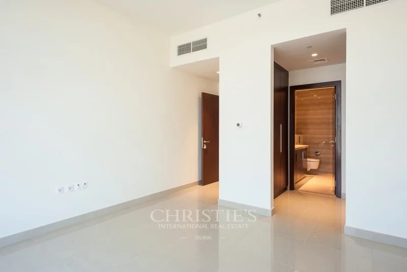 Exclusive|Pool View|Large Layout|Tenanted|High Flr