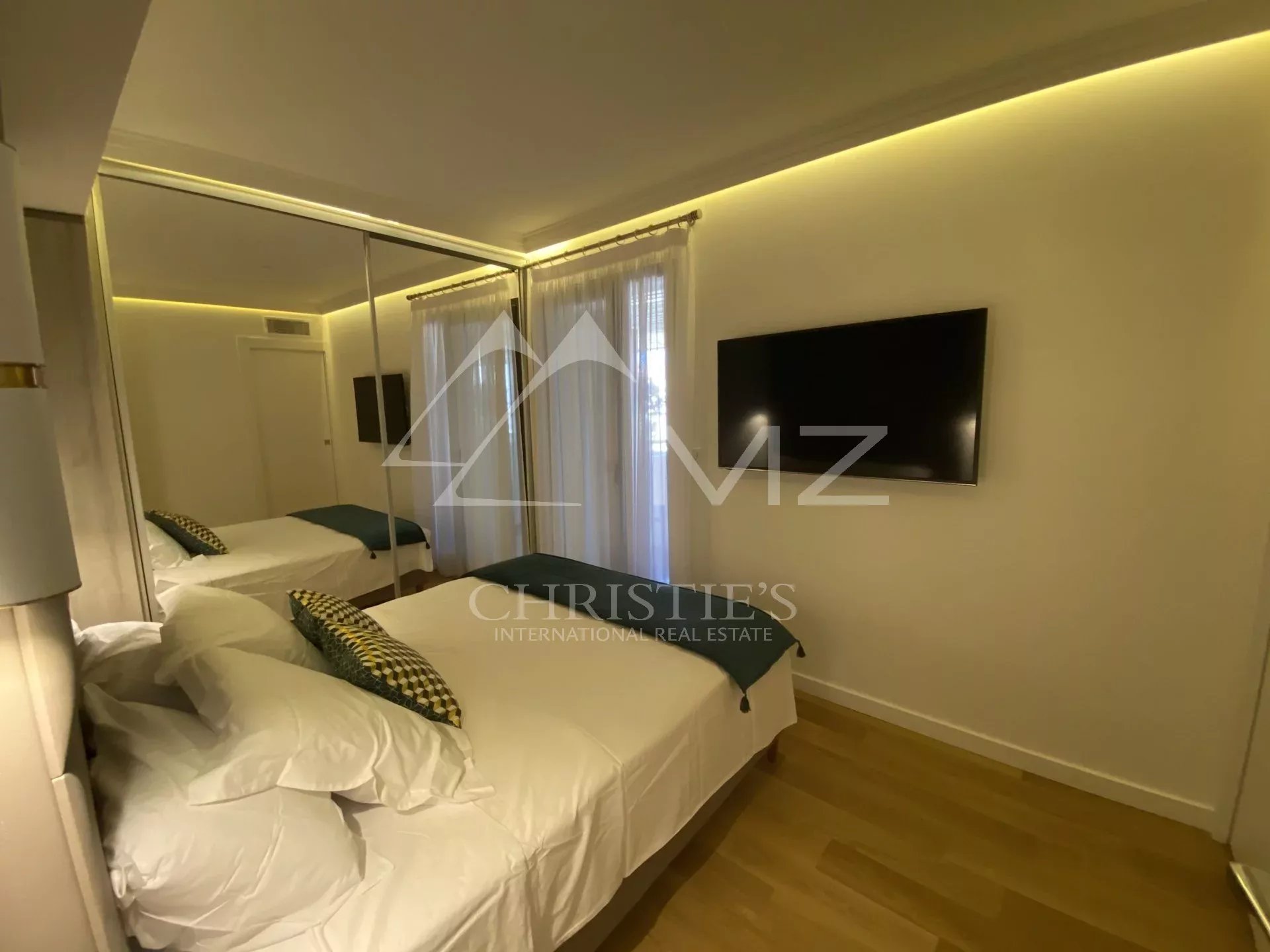 Cannes Gray d'Albion-Two bedrooms apartment