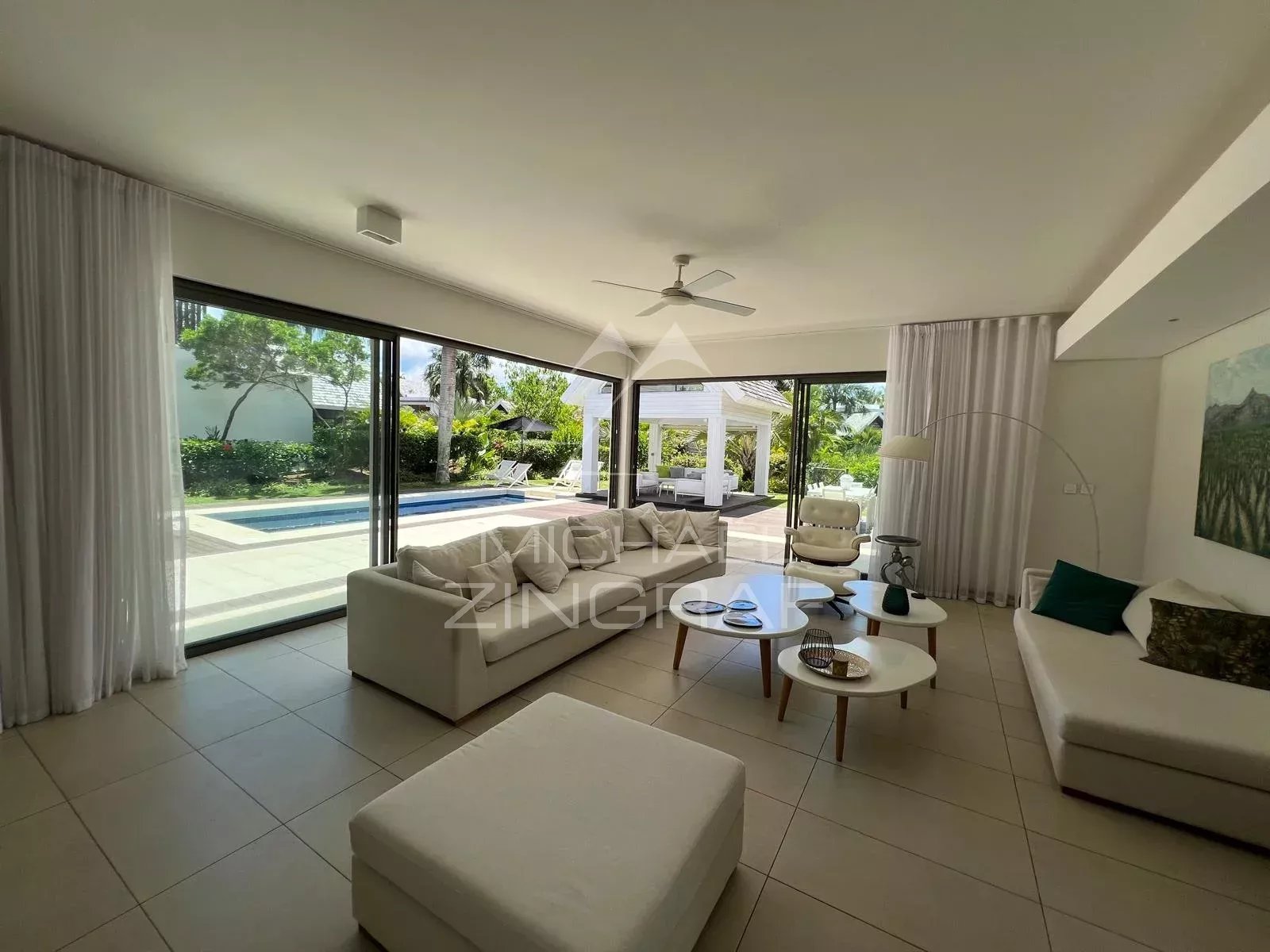 Exceptional 4 bedrooms villa on Golf Estate