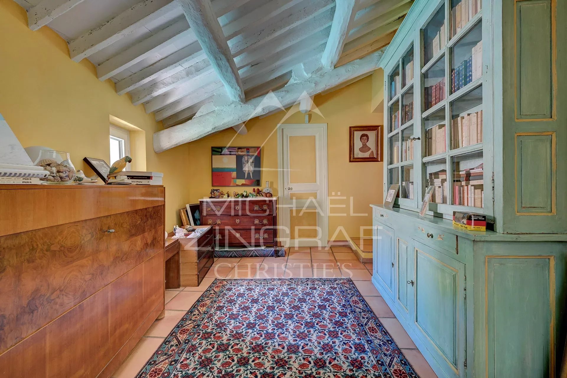 Near Aix-en-Provence, charming property with swimming pool and tennis