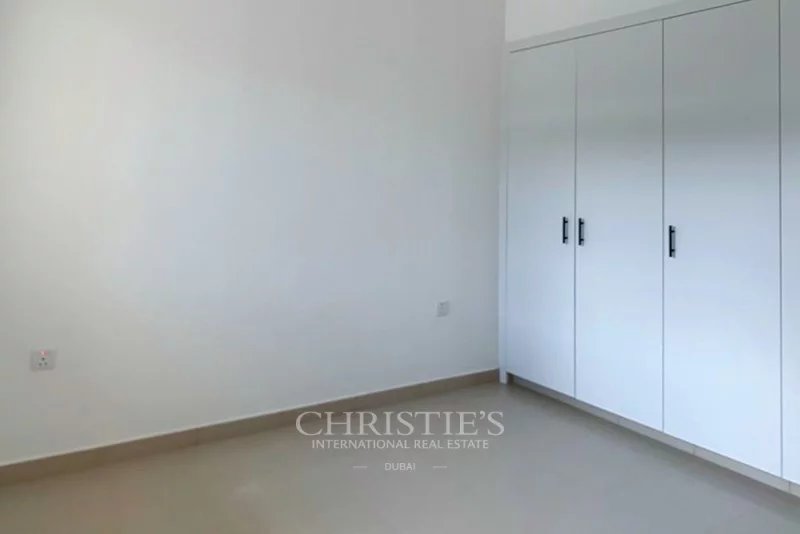 Modern 3 Bedroom|Opposite Community Pool and Park