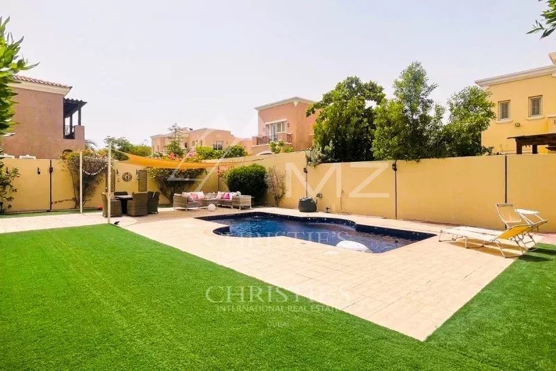 Exclusive|Amazing 5 bed I Massive plot I With Pool