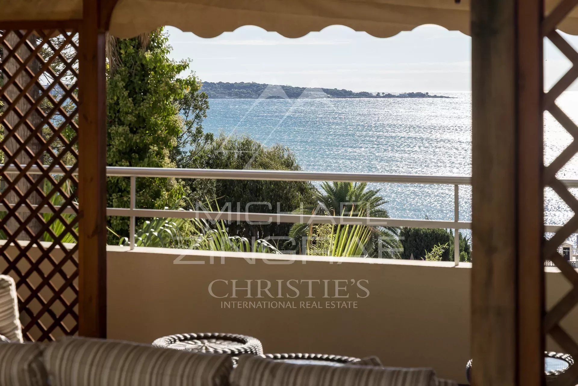 Proche Cannes - Golfe Juan - Propriété Belle Epoque avec vue mer