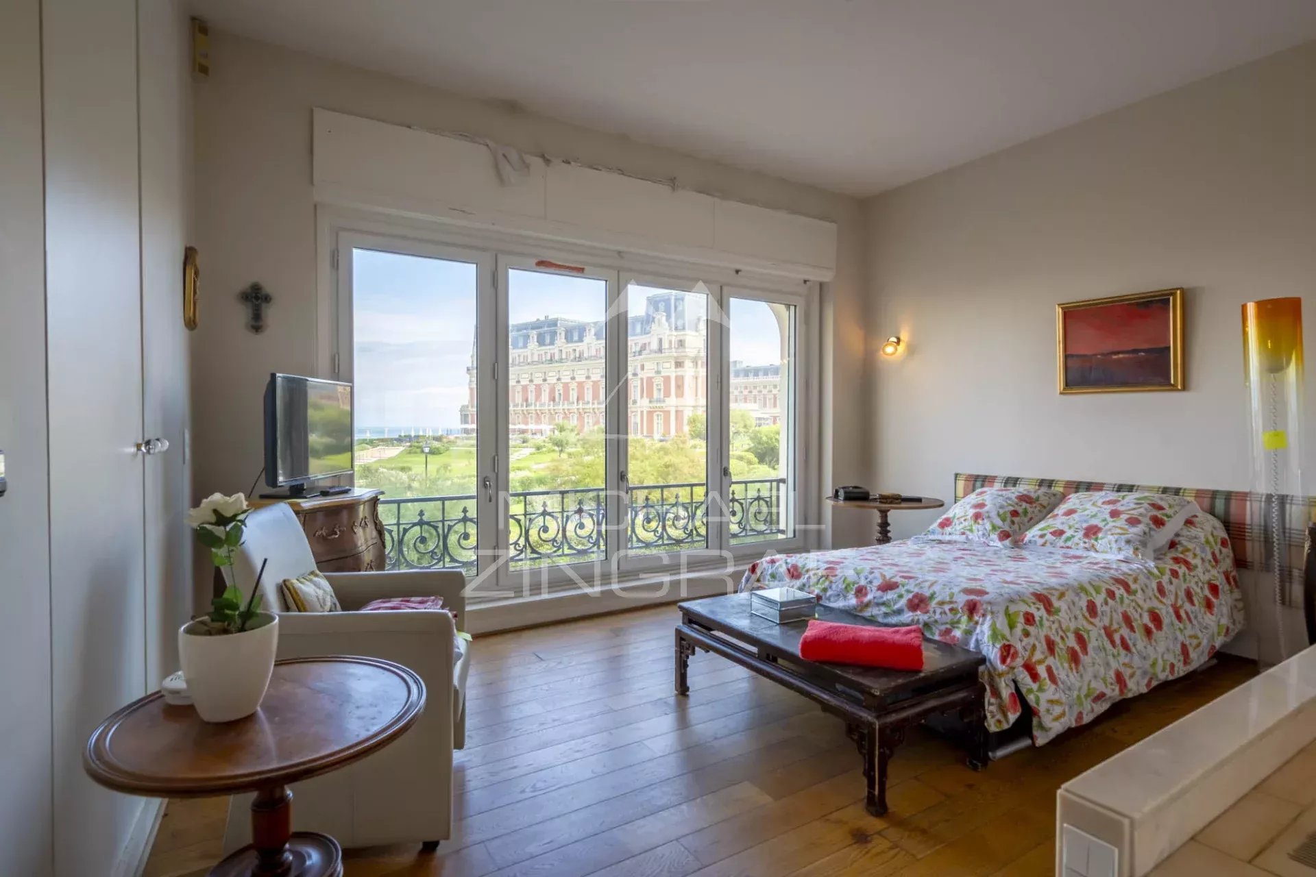 Sublime Familienwohnung in erster Linie mit Blick auf Meer und Palast