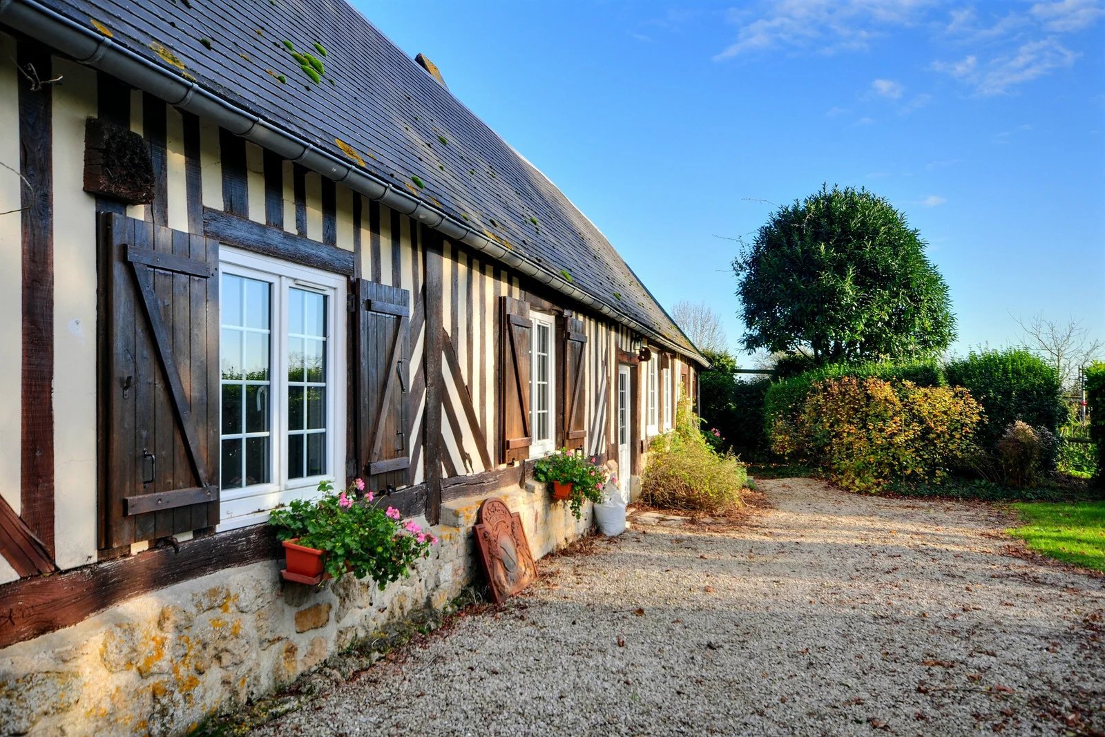 Propriété normande, paddocks et dépendances