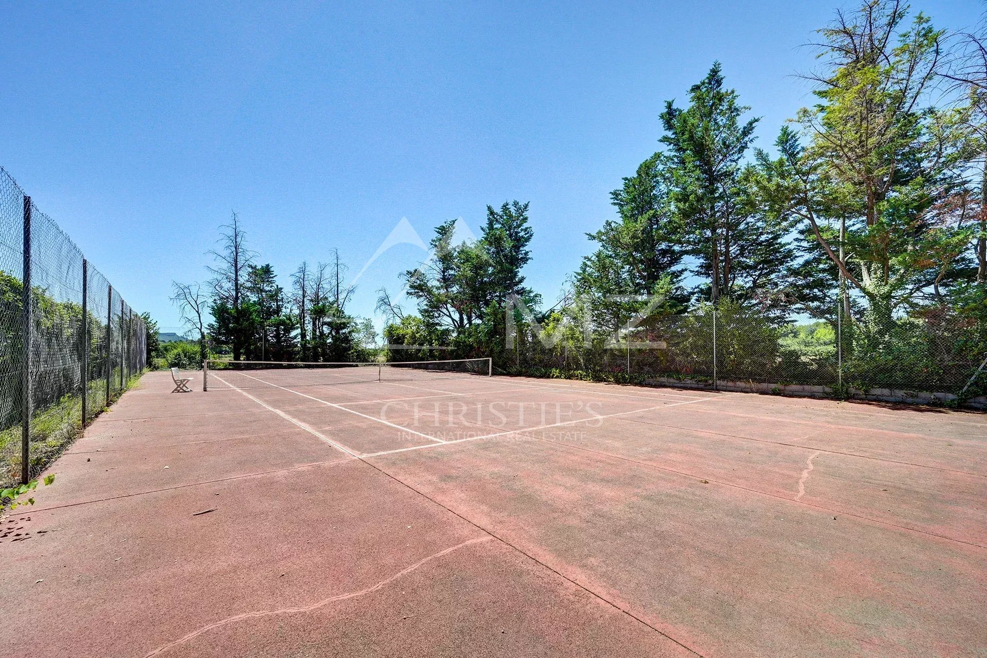 Proche Aix-en-Provence, Propriété de charme avec piscine et tennis