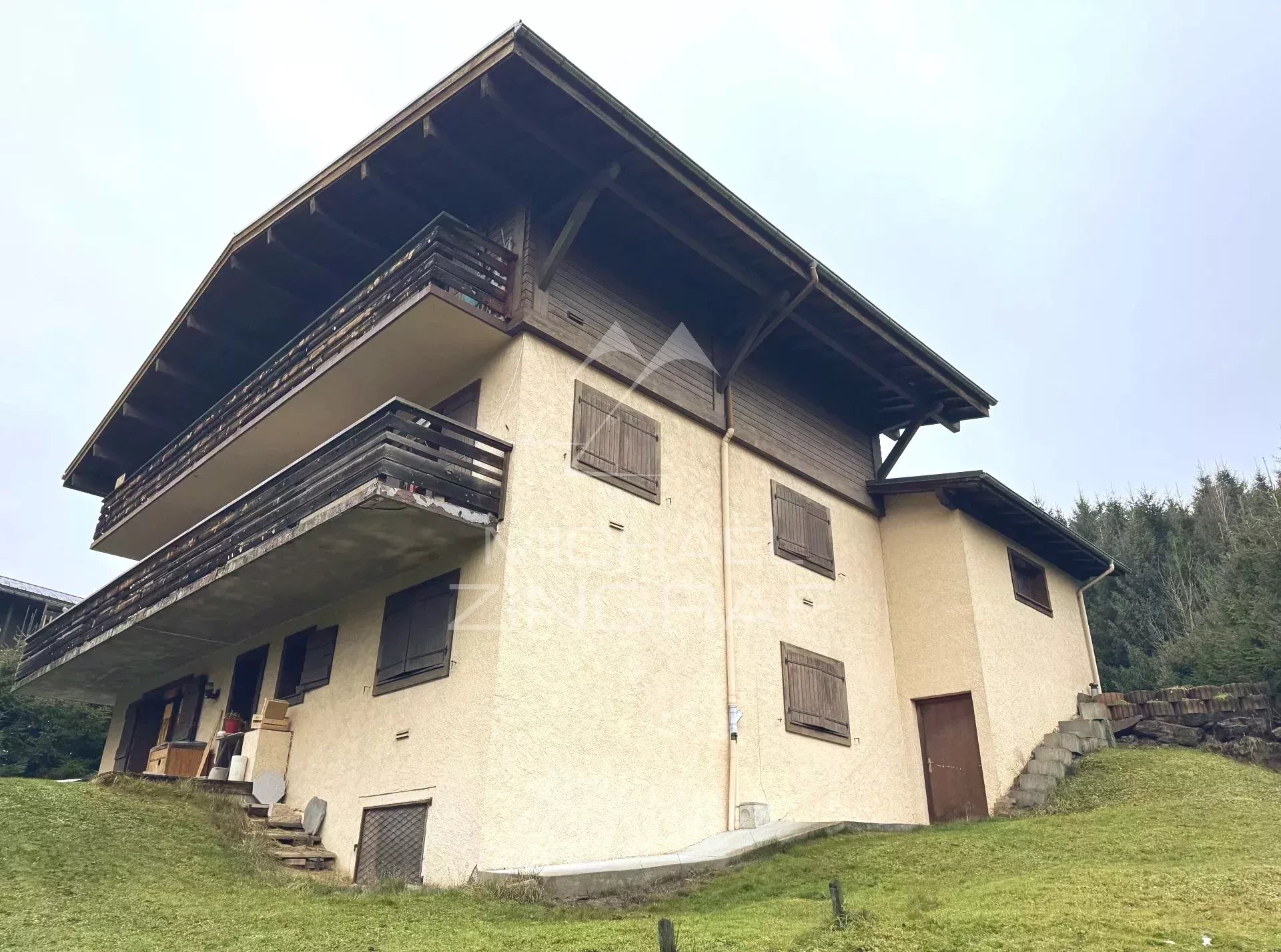 Chalet à l'entrée de Megève de trois appartements à rénover - Centre à pieds