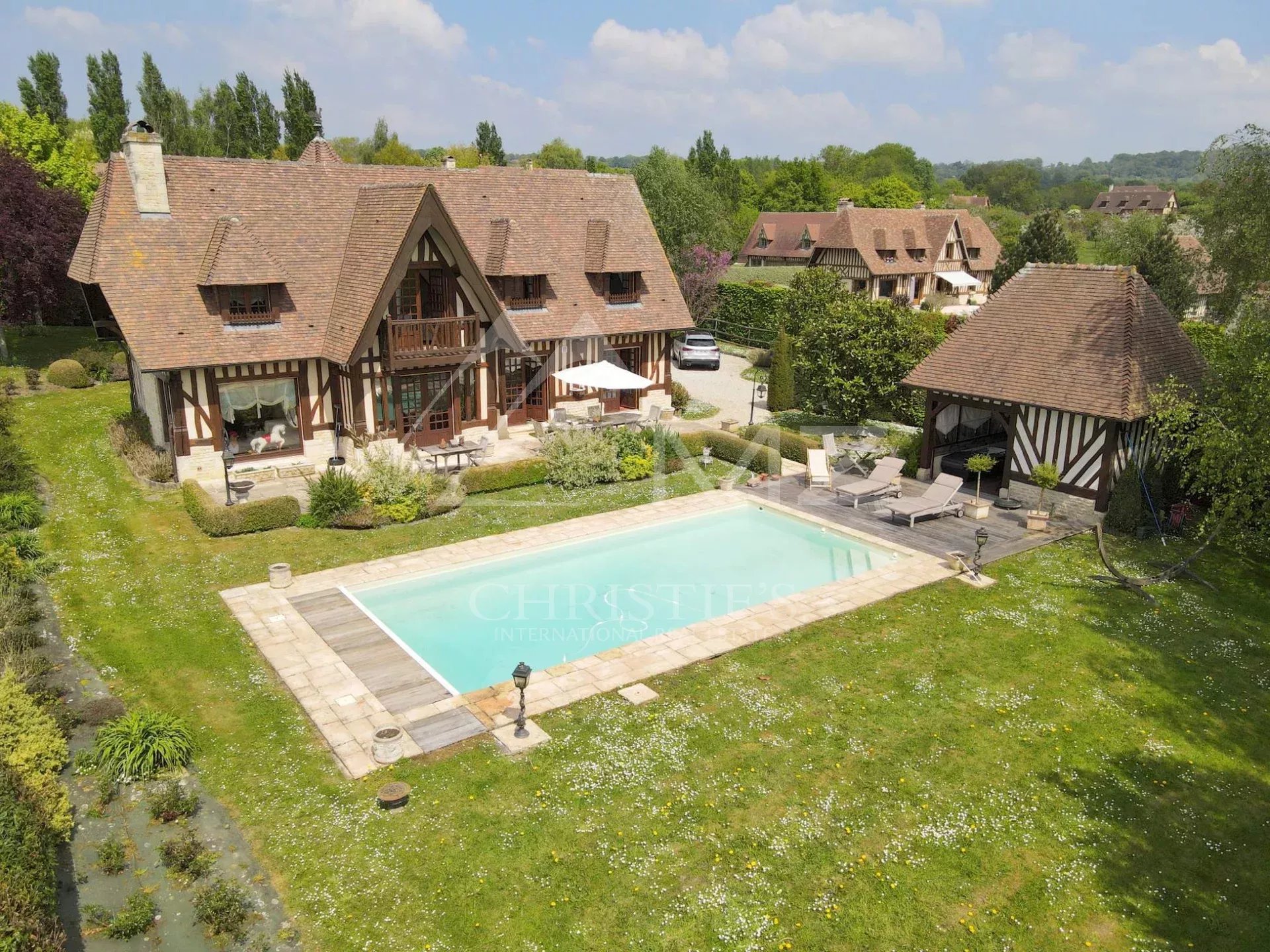 LEBAS HOUSE WITH SWIMMING POOL IN THE HEART OF A VILLAGE