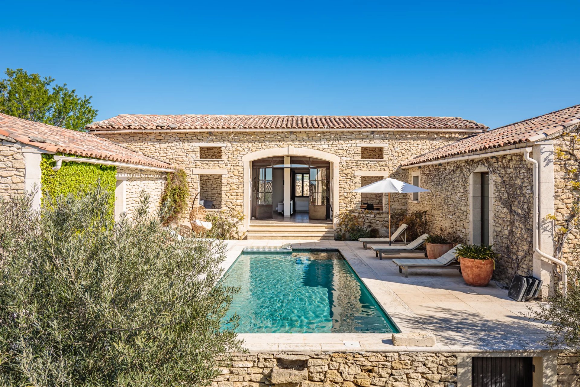 Gordes - Belle maison de vacances avec piscine chauffée