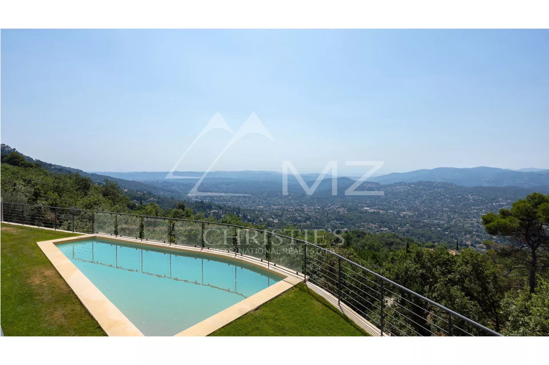 Villa épurée avec vue panoramique sur la Riviera