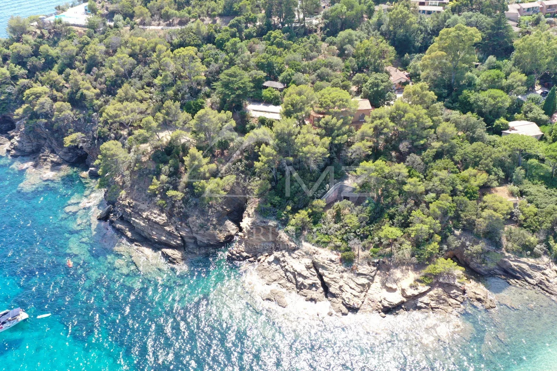 RARE A LA VENTE - PROPRIETE PIEDS DANS L'EAU - CAP NEGRE