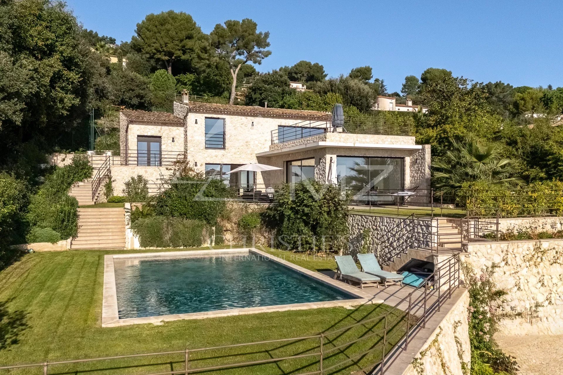 Proche Saint-Paul de Vence - Superbe propriété entièrement rénovée avec vue mer