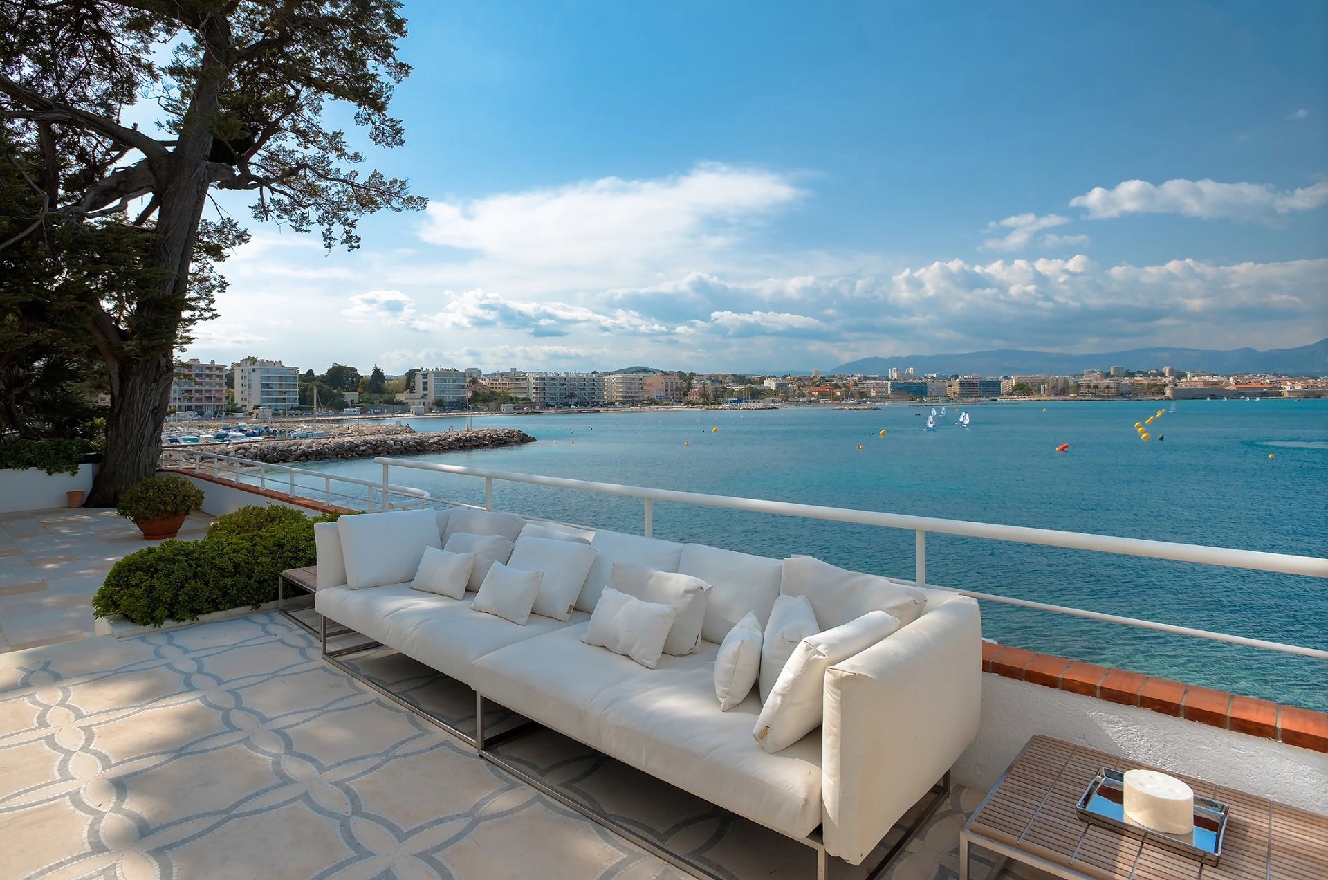 Cap d'Antibes - Unique water front villa