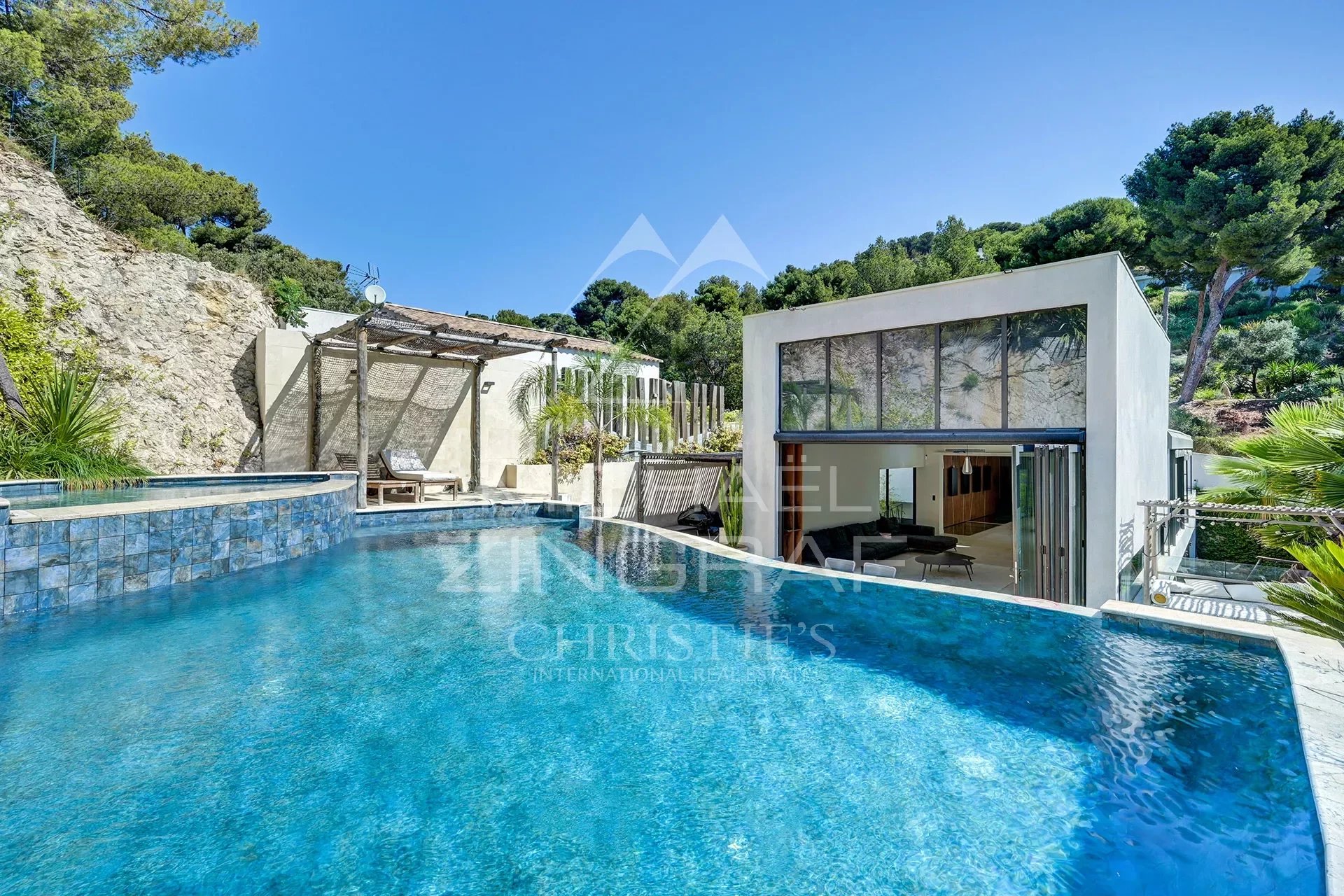 Alleinvertreter, zeitgenössische Villa Marseille 8. mit Swimmingpool