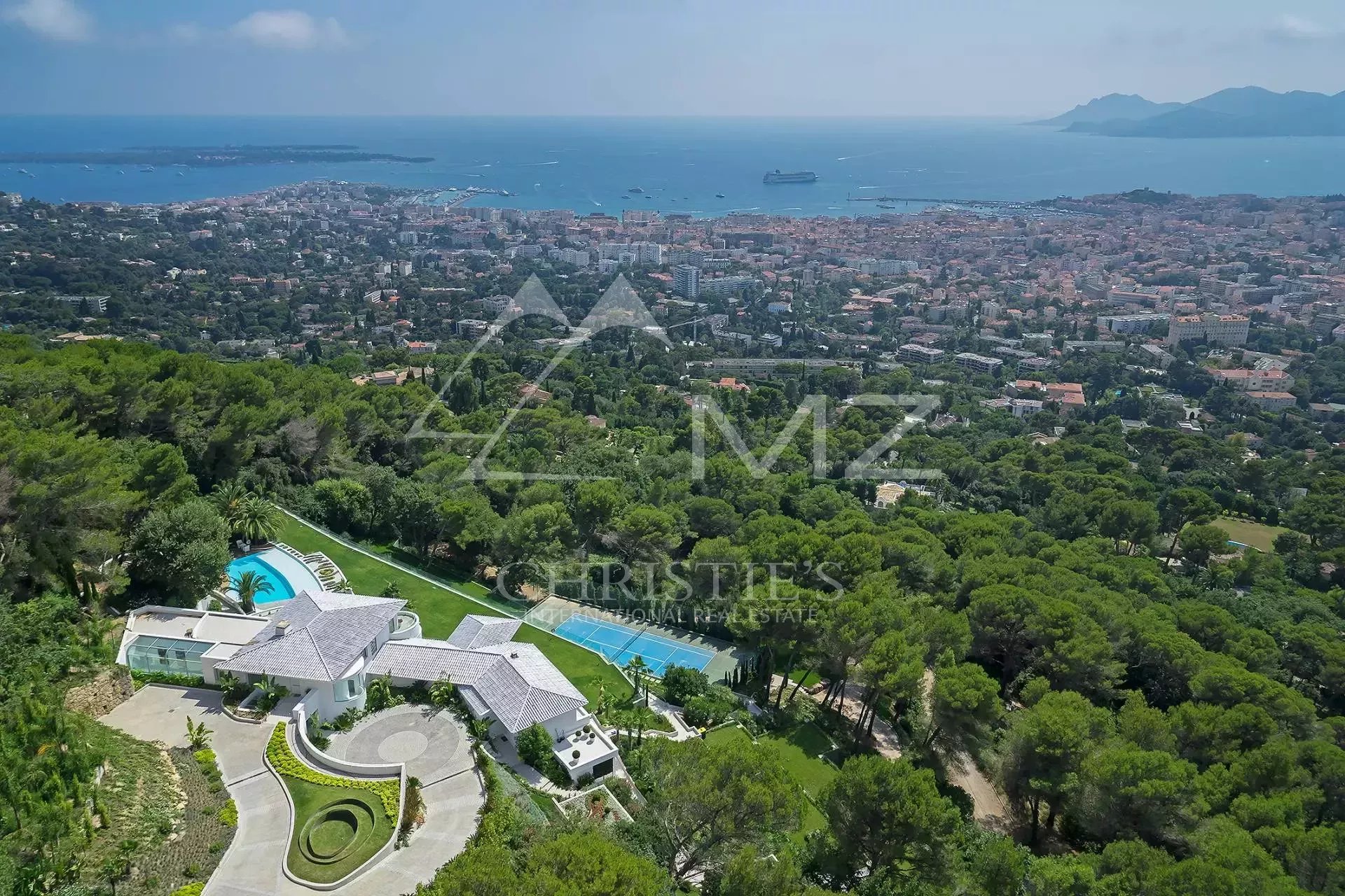 Cannes - Villa surplombant la rade