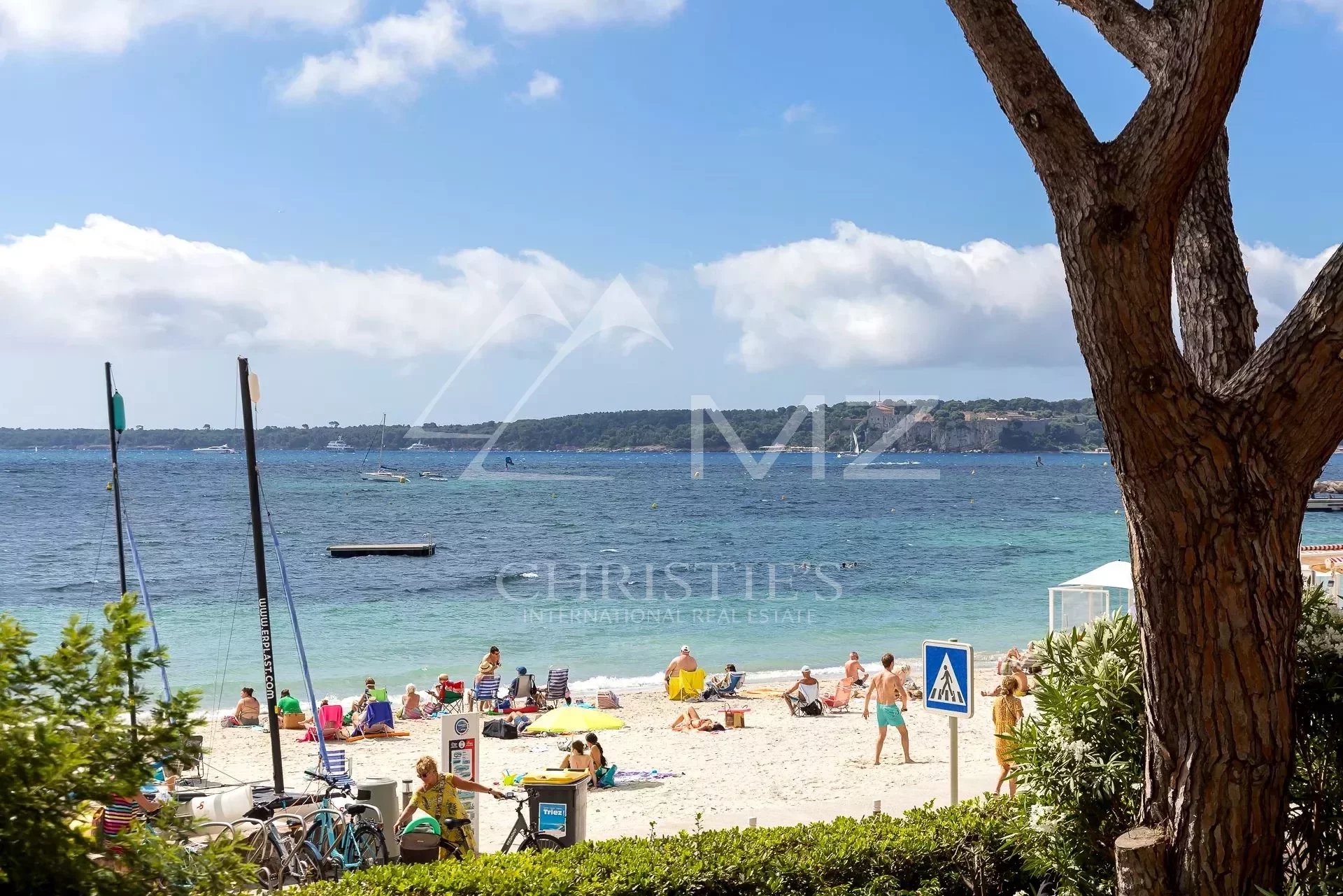 Prestigeträchtiges Duplex-Apartment mit Panoramablick auf das Meer