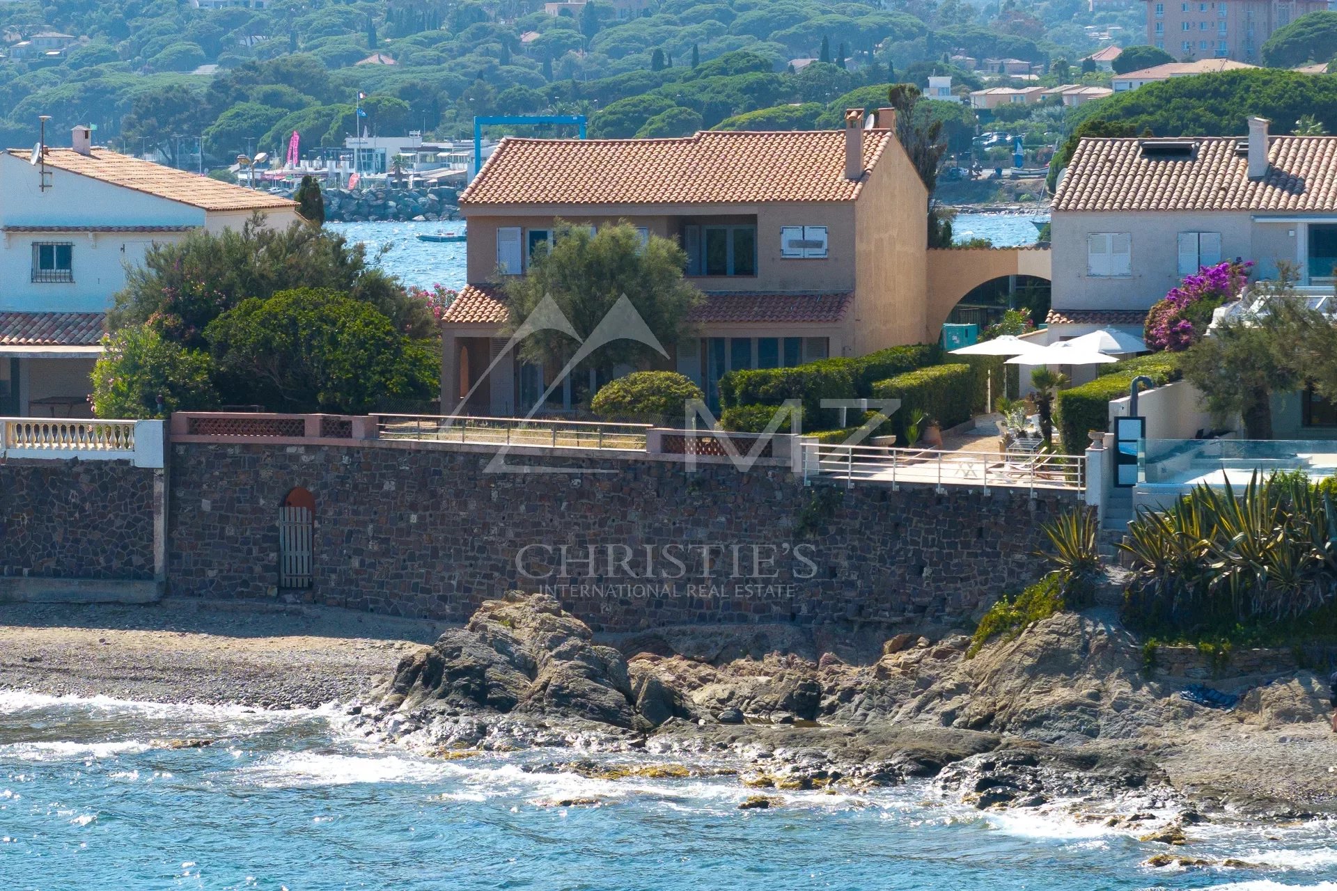 Les Issambres - Villa pieds dans l'eau entre Cannes et Saint-Tropez