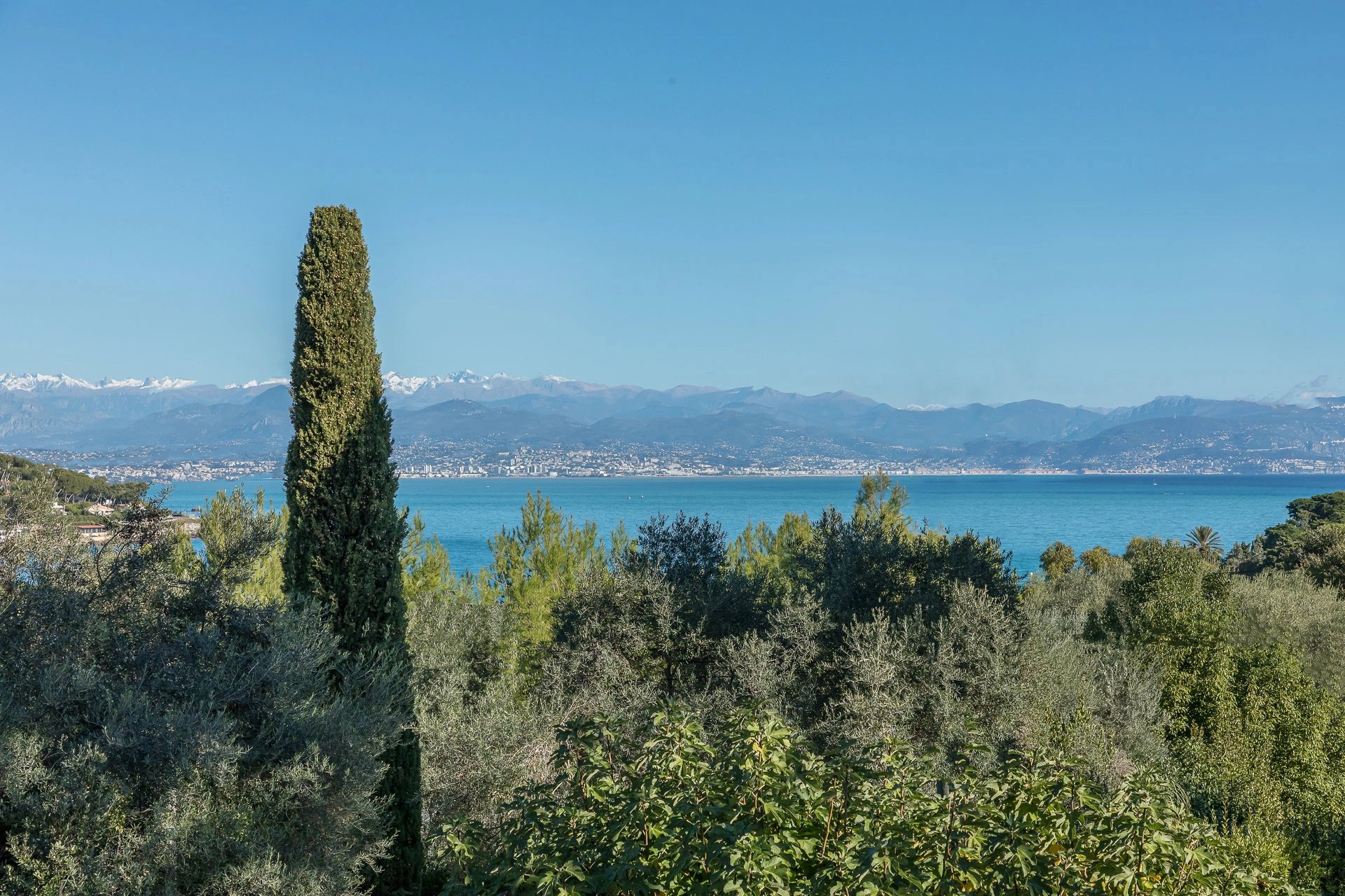 Ravissante propriété, vue mer et proche plages de la Garoupe