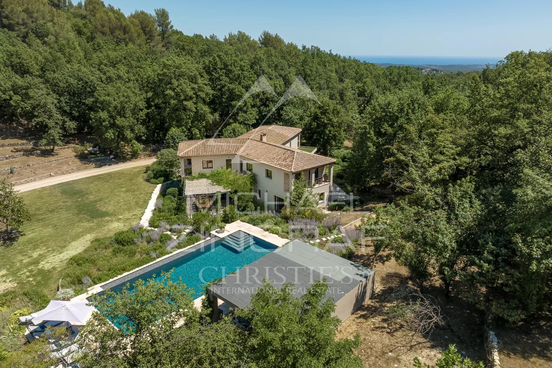 Renovated property with fantastic panoramic views