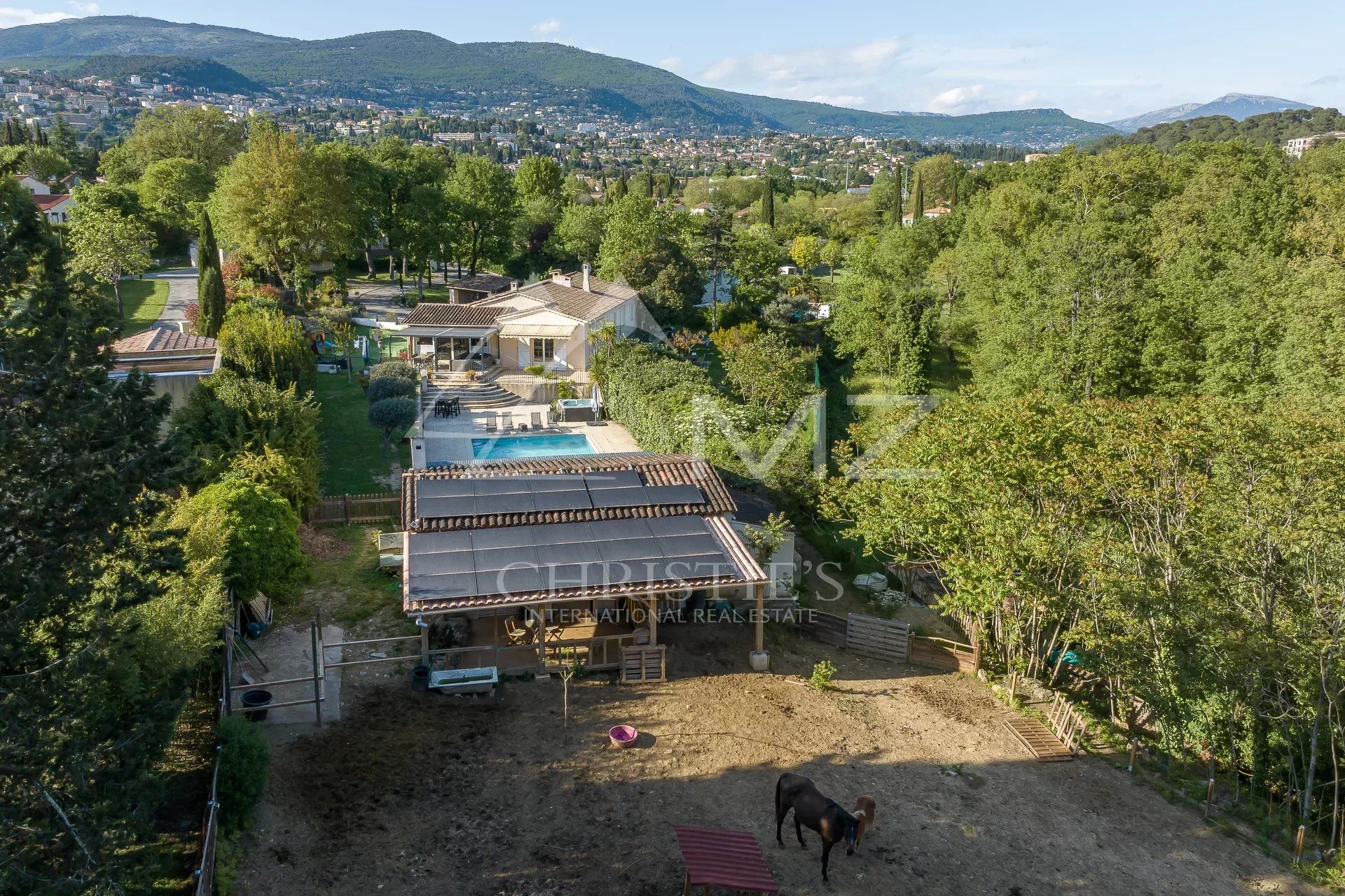 Propriété  à Grasse avec écurie