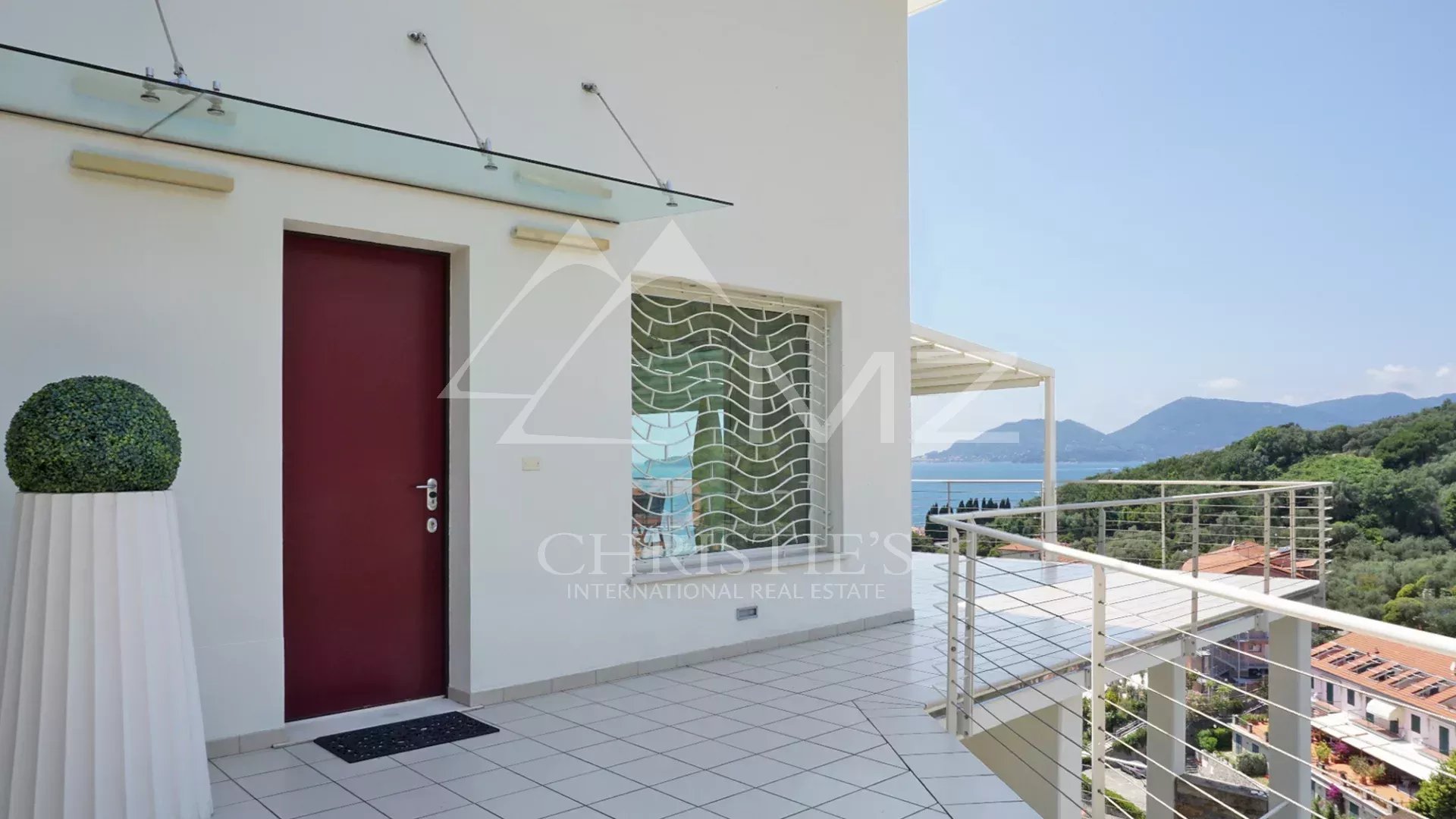 Elegant modern villa with large windows and sea view over the Gulf of Poets in Fiascherino, Lerici