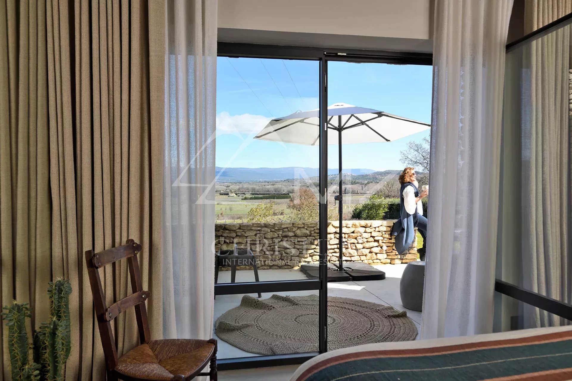 Gordes - Superbe maison en pierres avec décoration raffinée