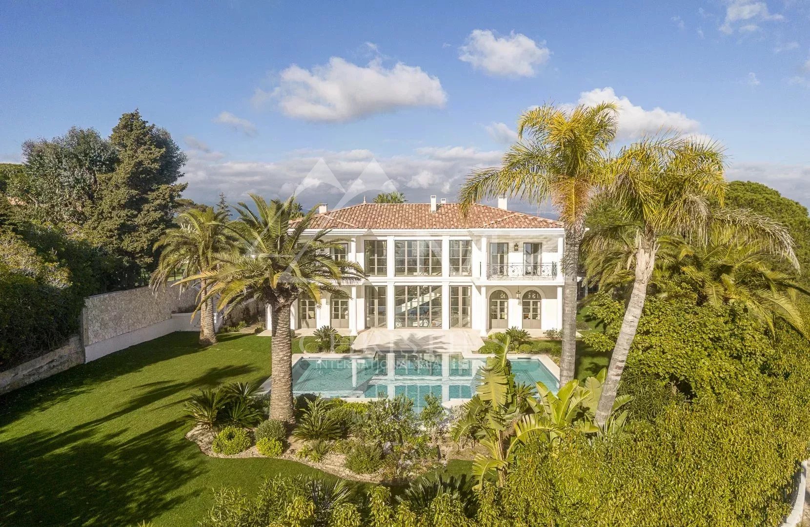 Super-Cannes - Majestueuse villa Florentine neuve surplomblant la mer