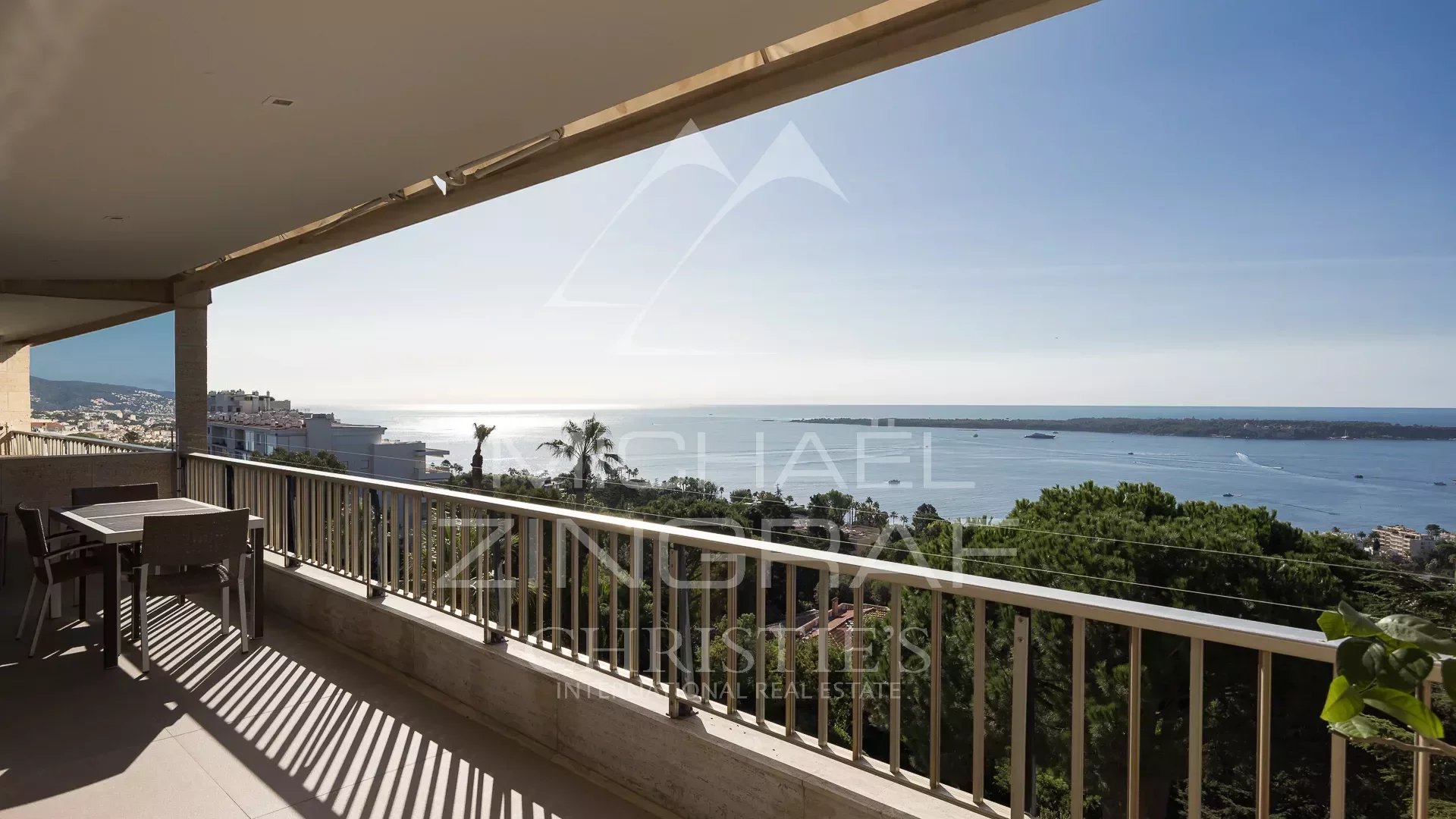 EXCLUSIVITE: Superbe appartement contemporain à la vue mer