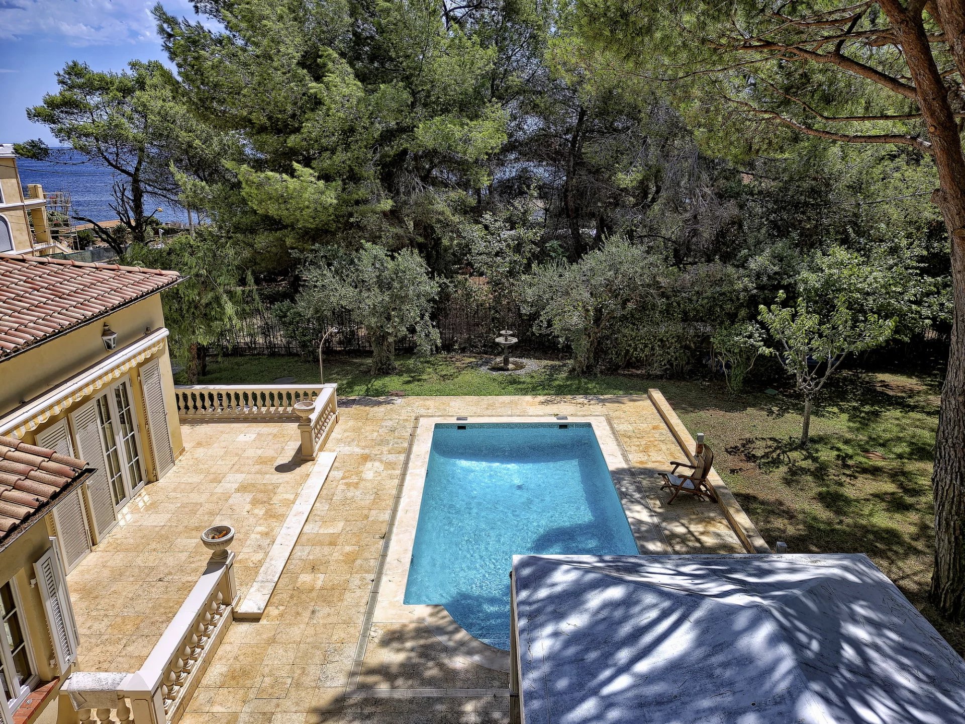 Cap d'Antibes - Villa avec aperçu mer, à pieds de la Garoupe