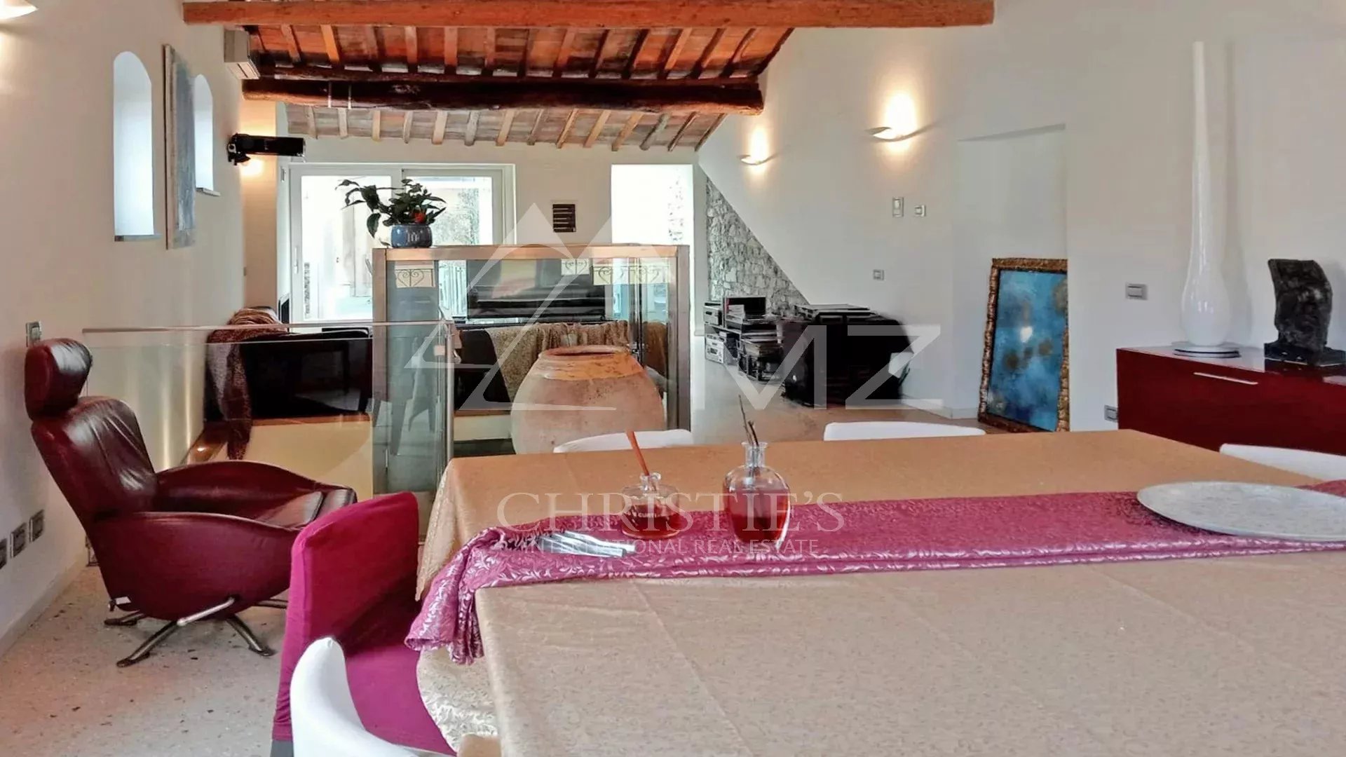 Villa located in the main square of Lerici with garden and sea view