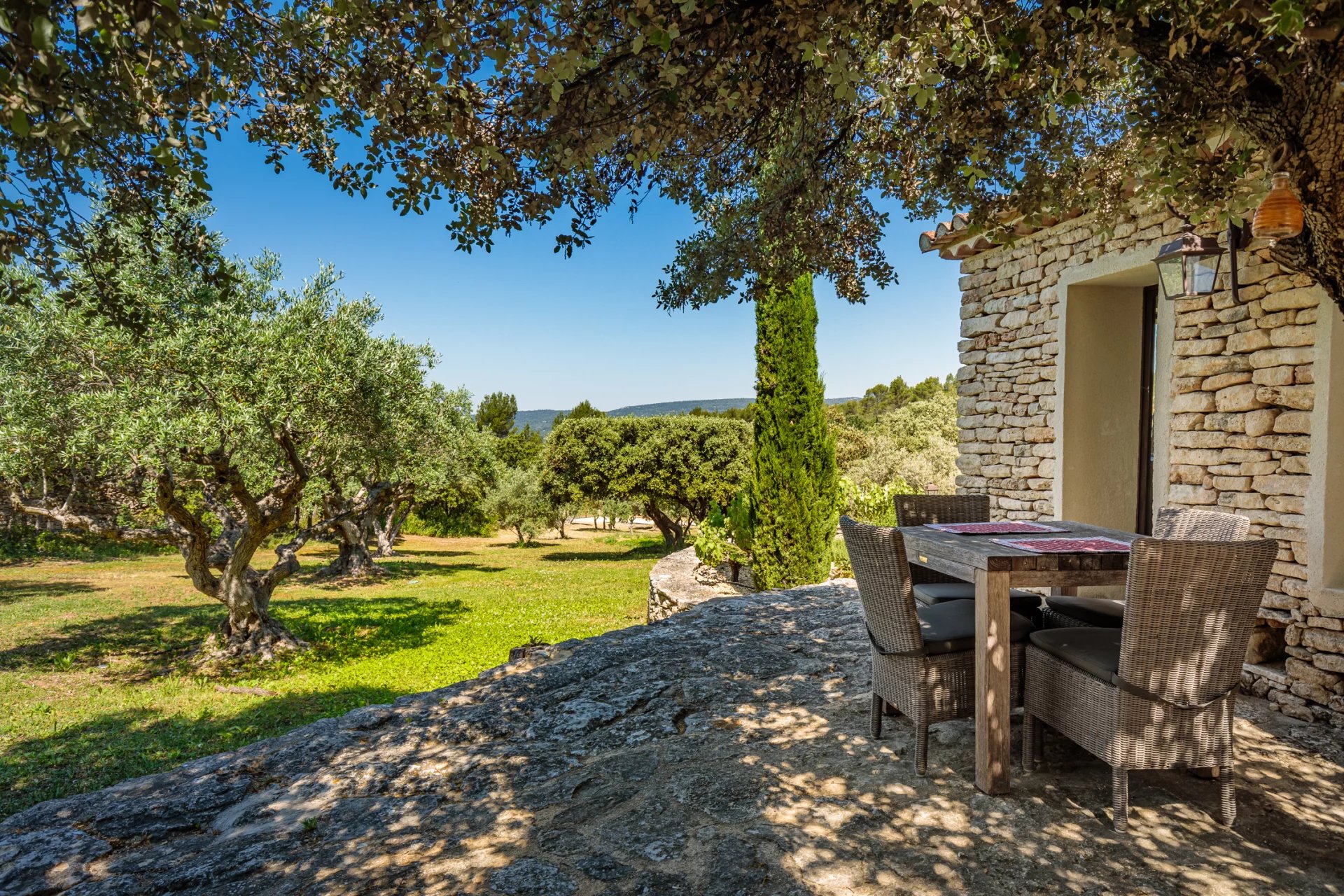 Gordes - Magnifique propriété avec  vue dégagée