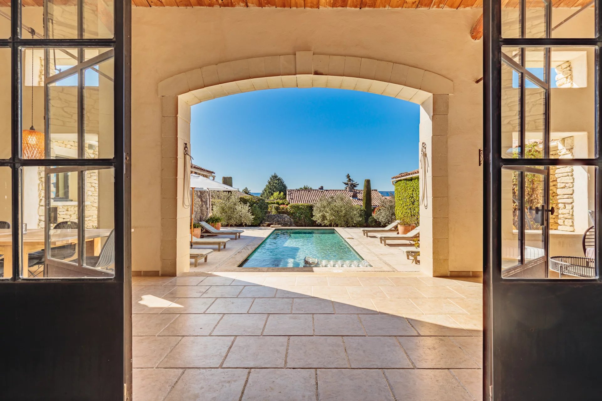 Gordes - Belle maison de vacances avec piscine chauffée