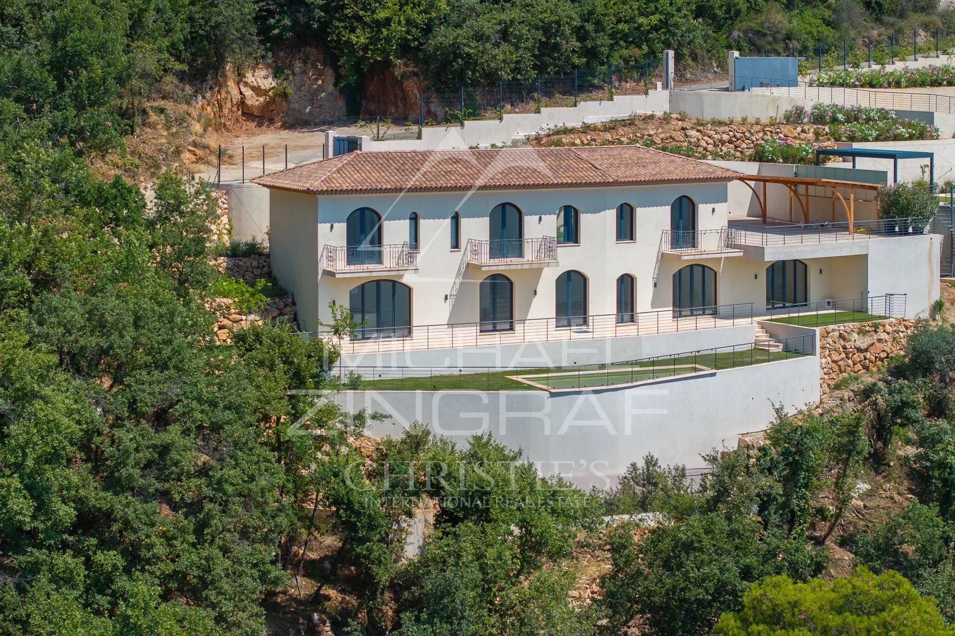 Schlichte Villa mit Panoramablick auf die Riviera