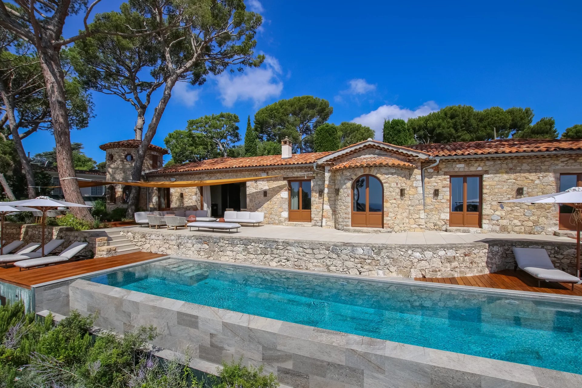 Beautiful property near the Garoupe beaches