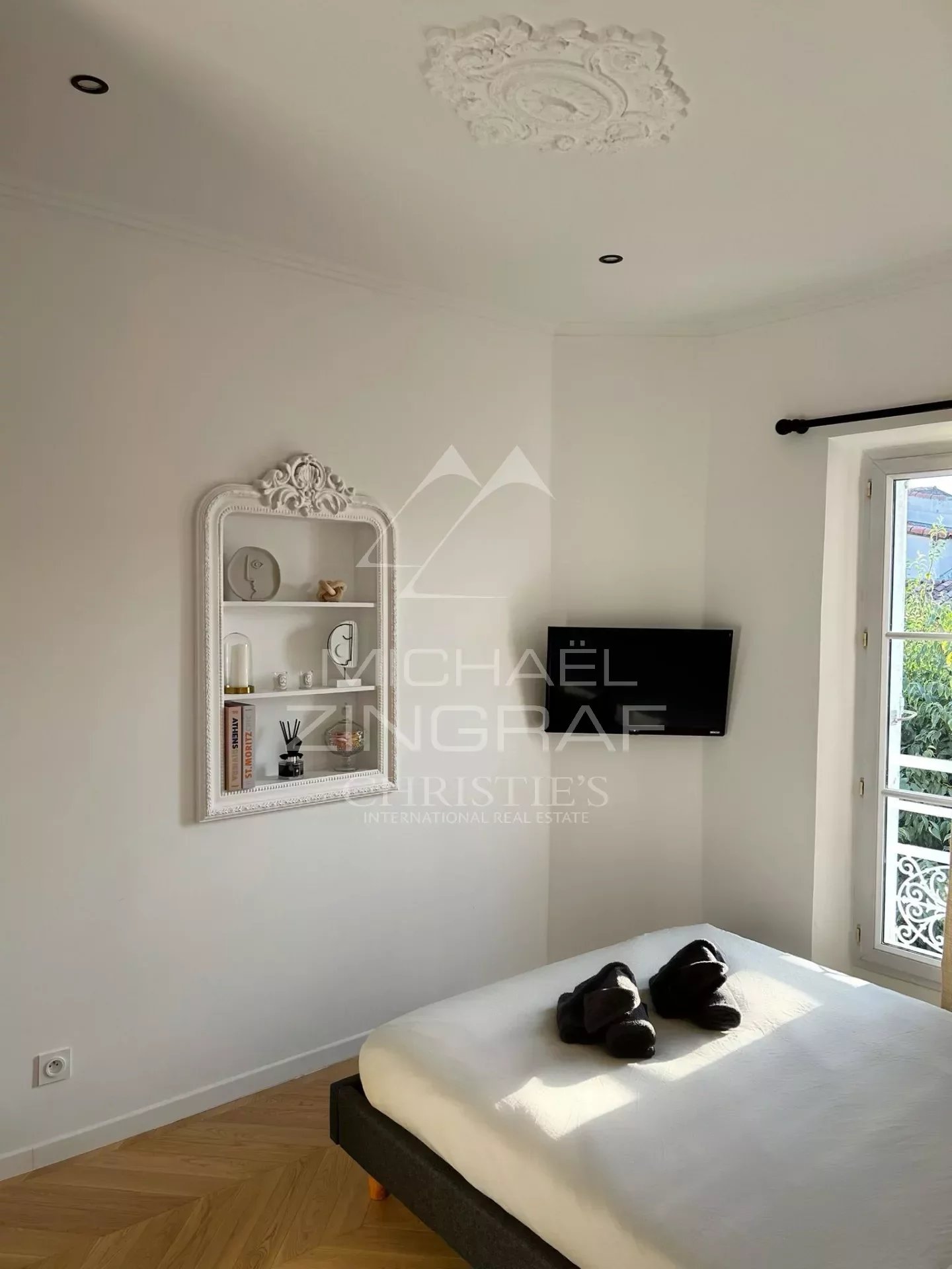 Stunning 3-Bedroom Loft-Style Apartment - Old Town Antibes