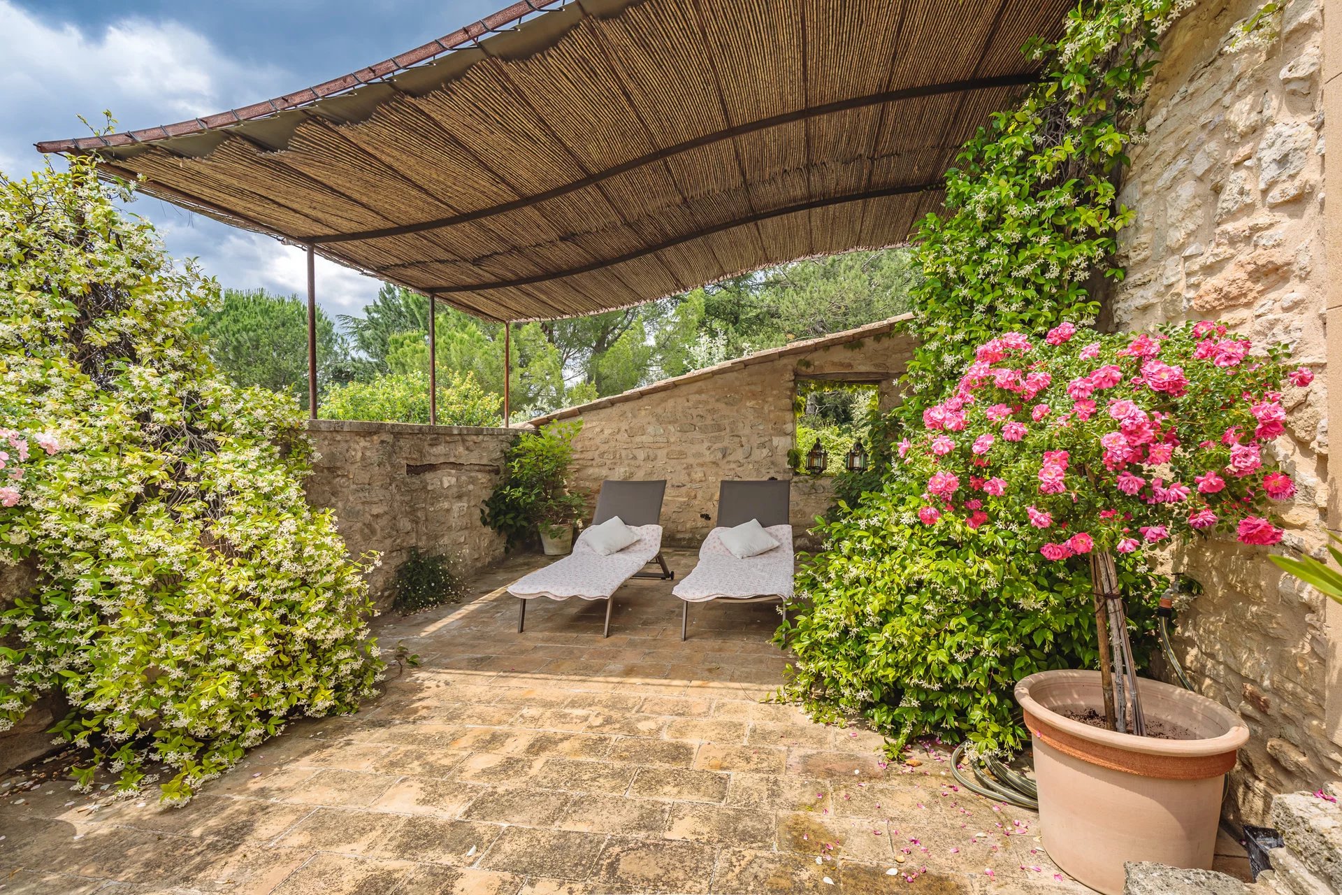 Luberon - Exceptional property with view and remarkable garden