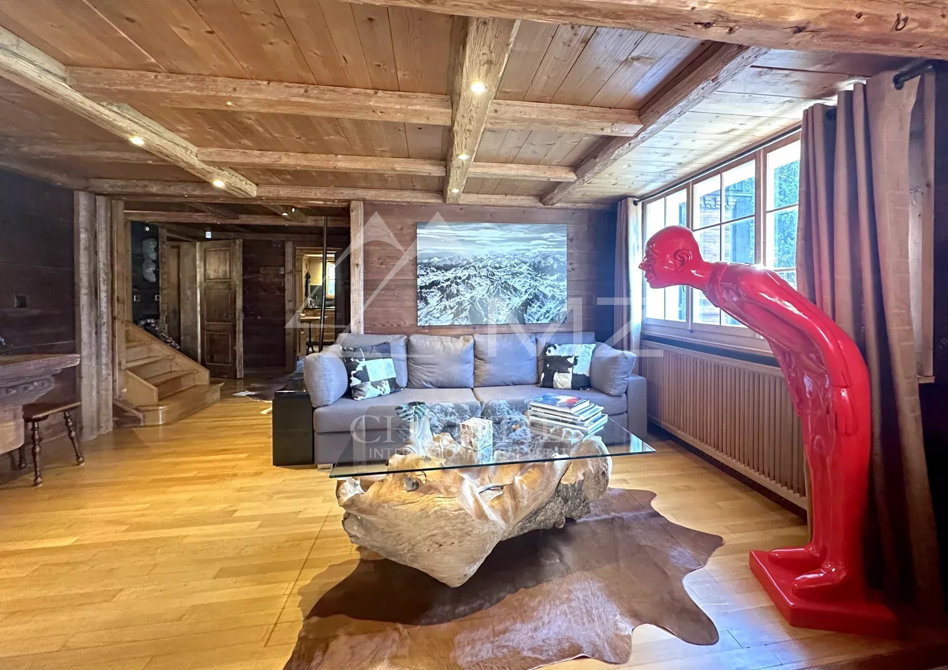 Chalet chaleureux et élégant à LOUER avec vue unique sur la vallée de Gstaad