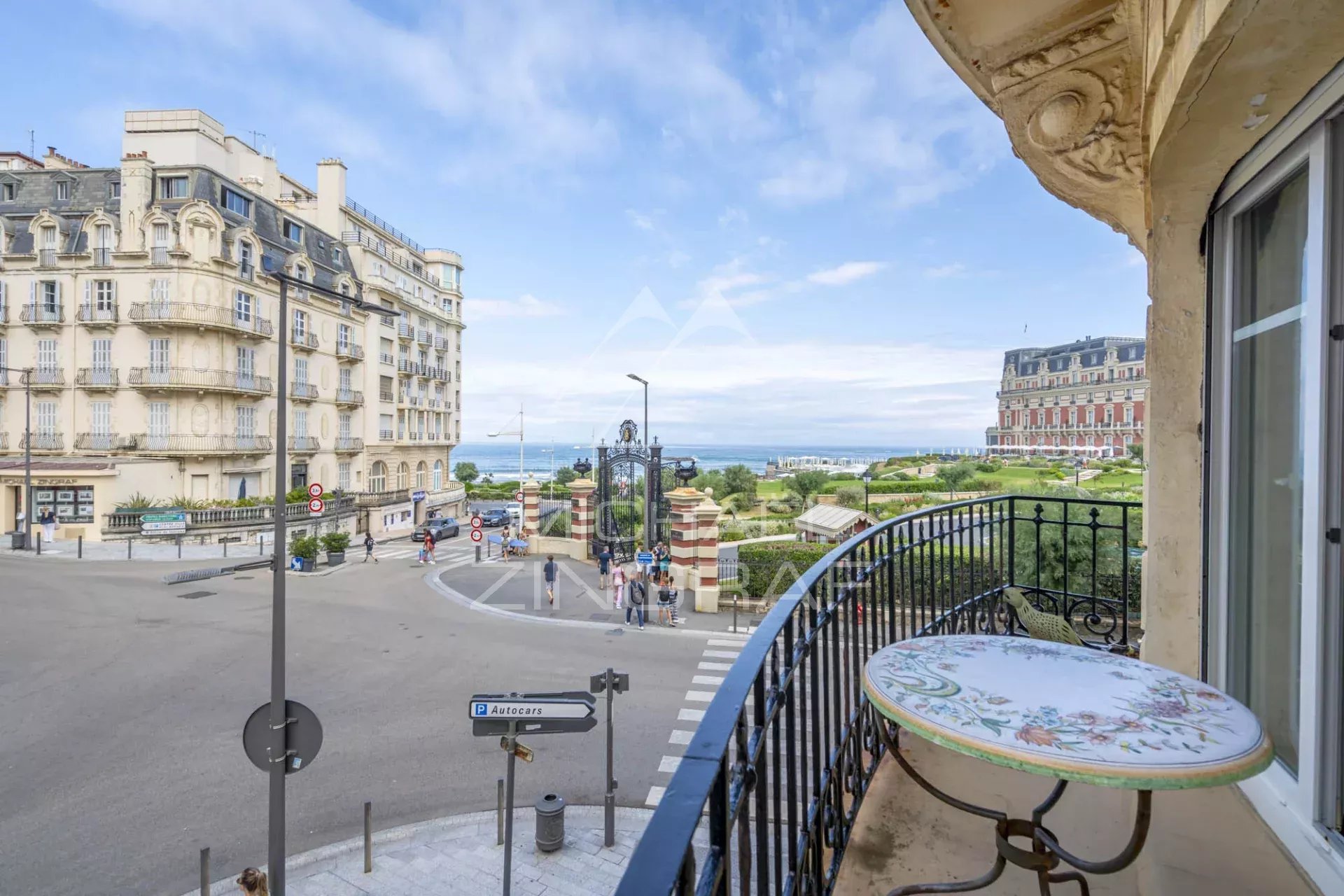 Sublime Familienwohnung in erster Linie mit Blick auf Meer und Palast