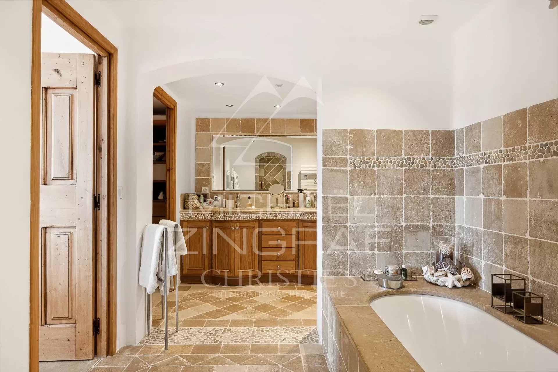 Close to Saint-Paul-de Vence - Exceptional property