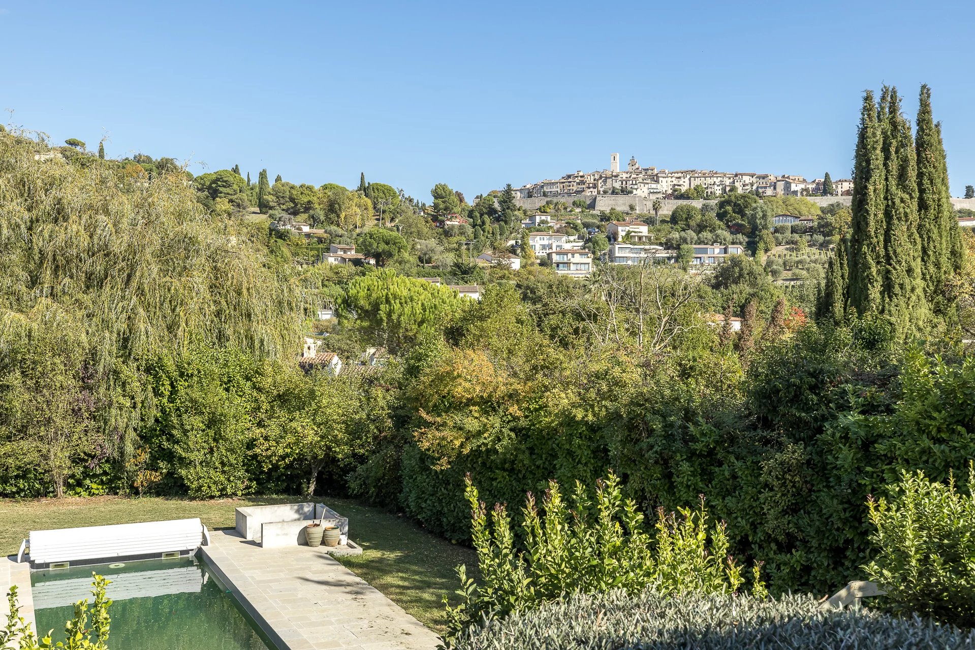 Saint-Paul-de-Vence - Schönes, modern inspiriertes Anwesen